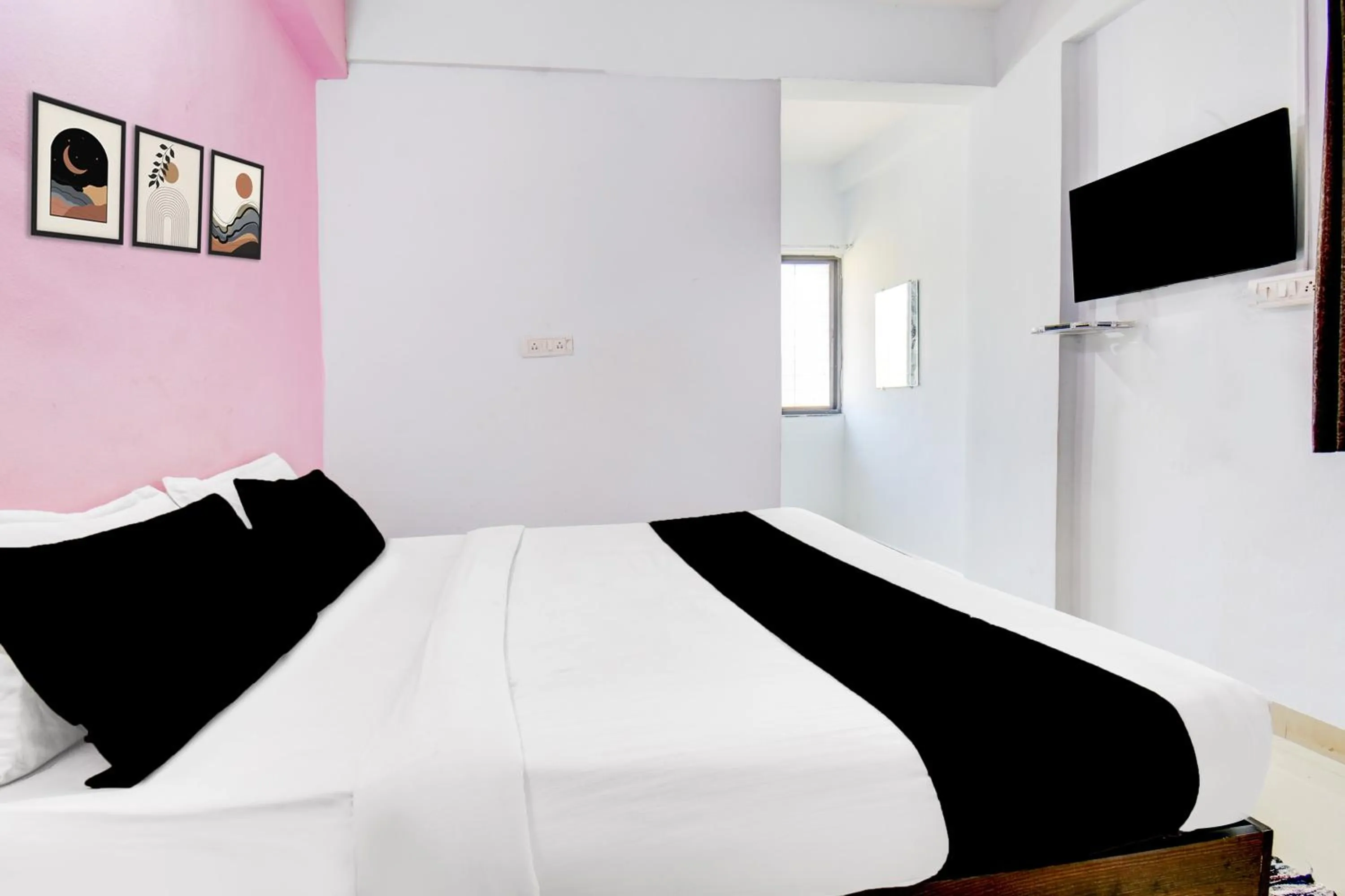 Bedroom, Bed in Super Hotel O Western Avenue Pune Formerly Happy Stay