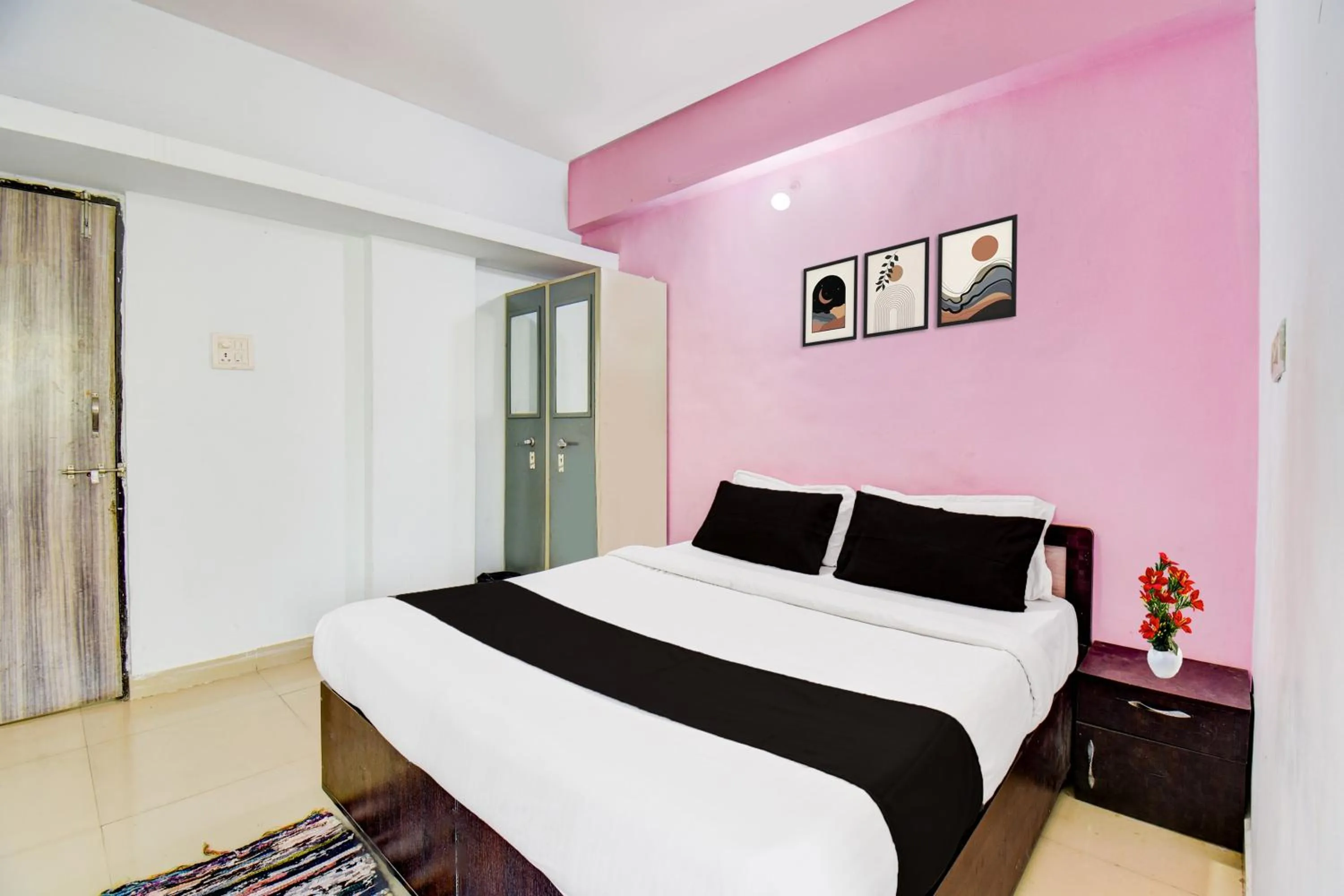 Bedroom, Bed in Hotel O Western Avenue Pune Formerly Happy Stay