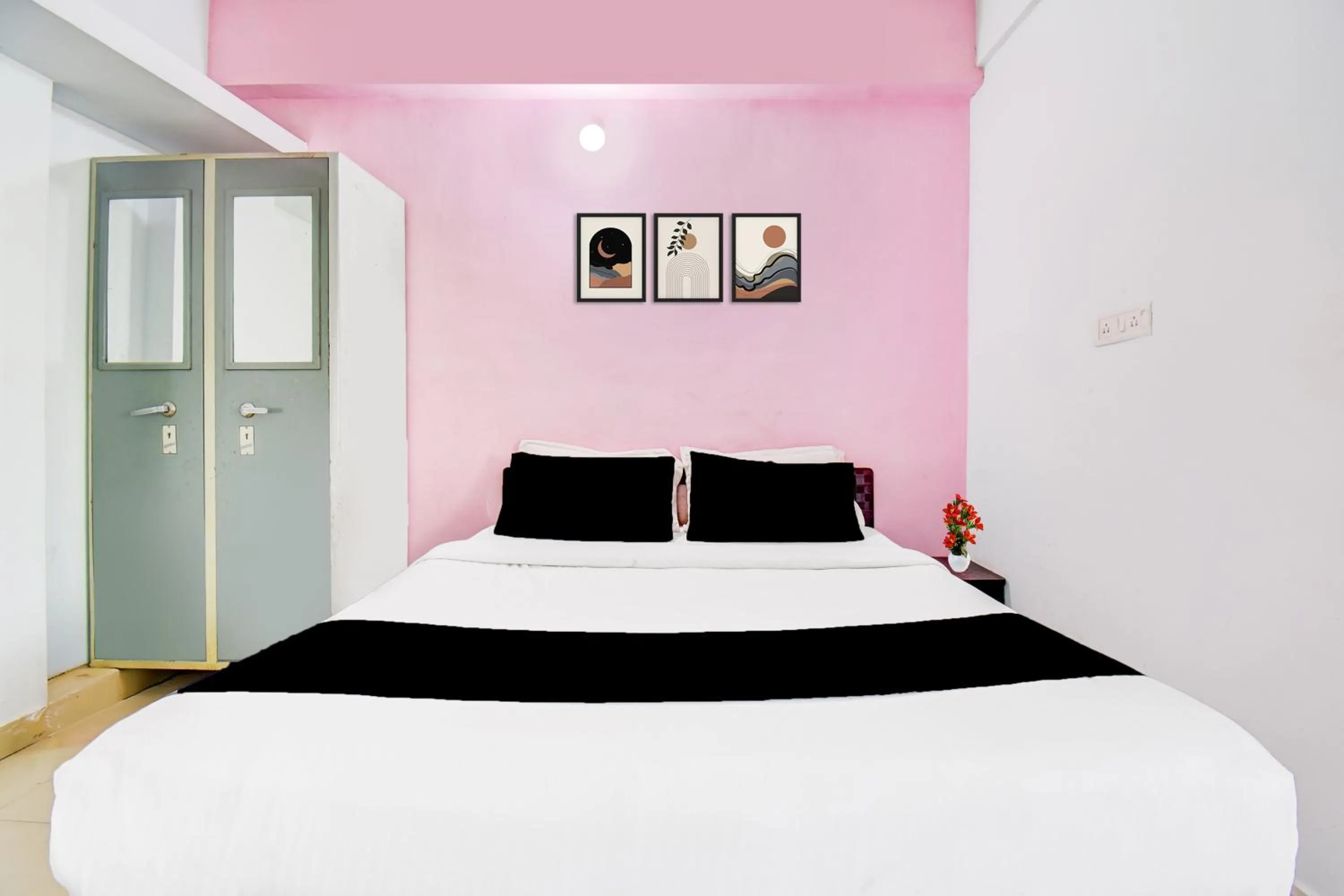 Bedroom, Bed in Hotel O Western Avenue Pune Formerly Happy Stay