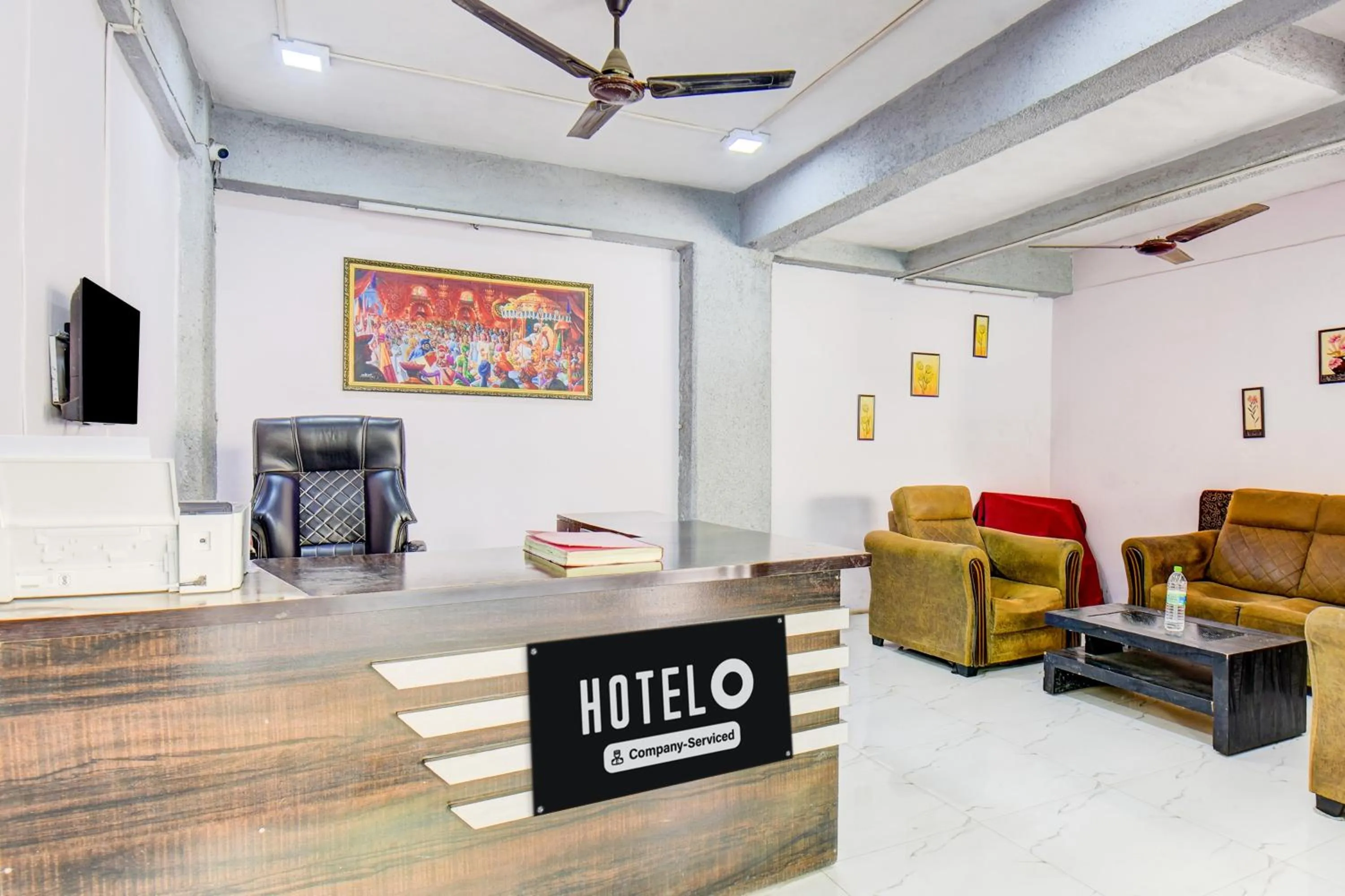 Lobby or reception in Super Hotel O Western Avenue Pune Formerly Happy Stay