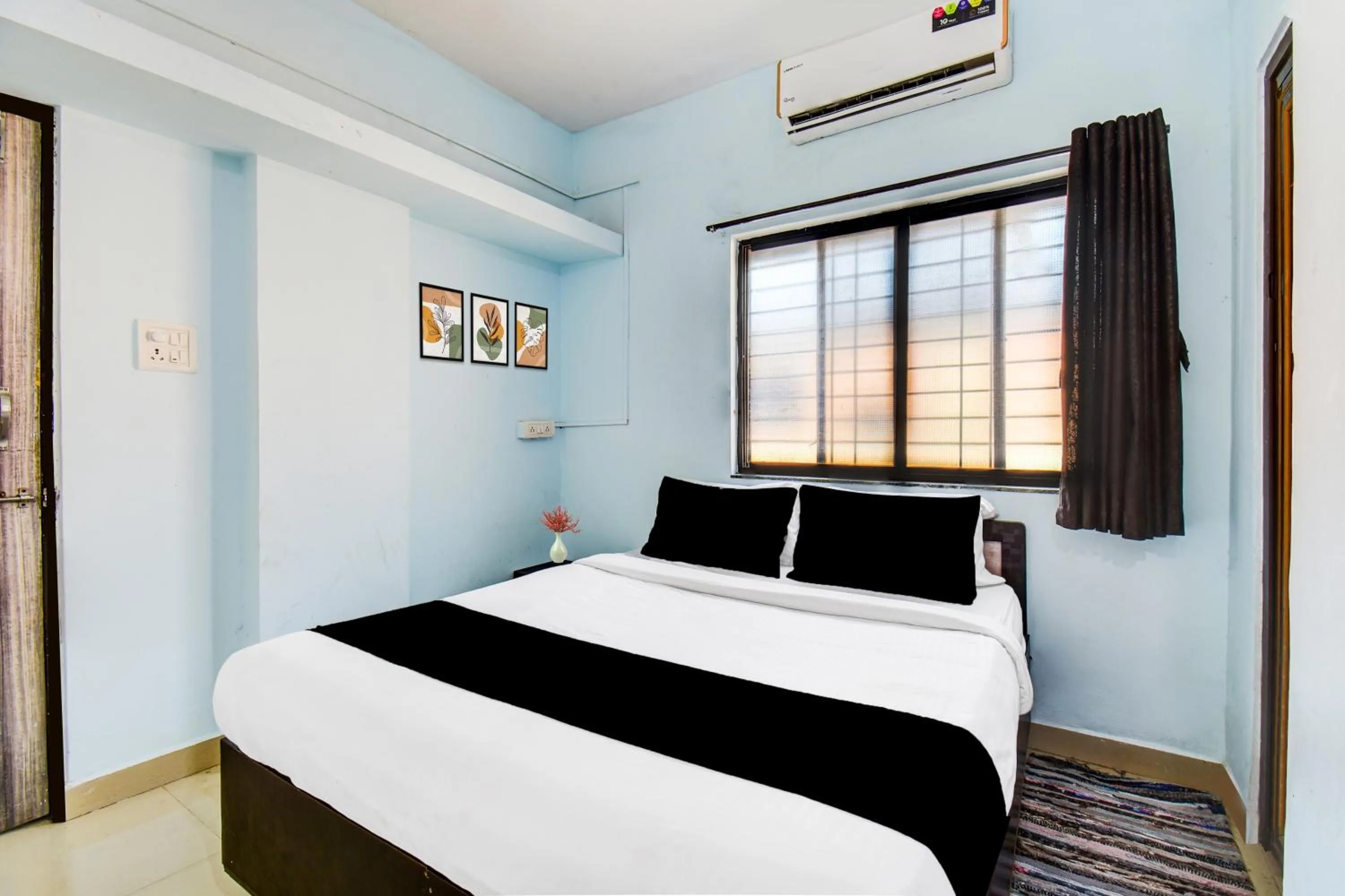 Bedroom, Bed in Super Hotel O Western Avenue Pune Formerly Happy Stay