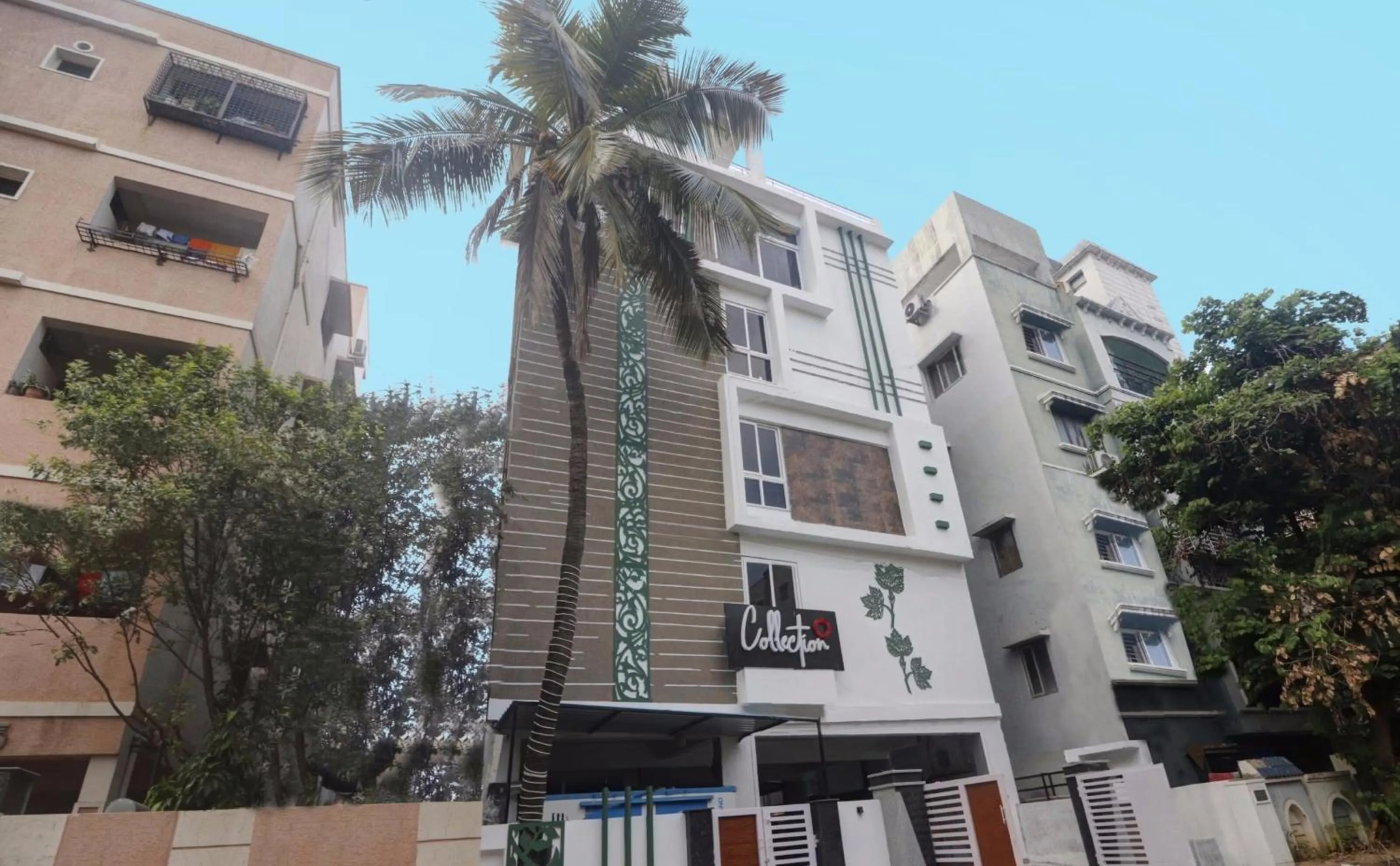 Facade/entrance in Super Townhouse RCC Pristine