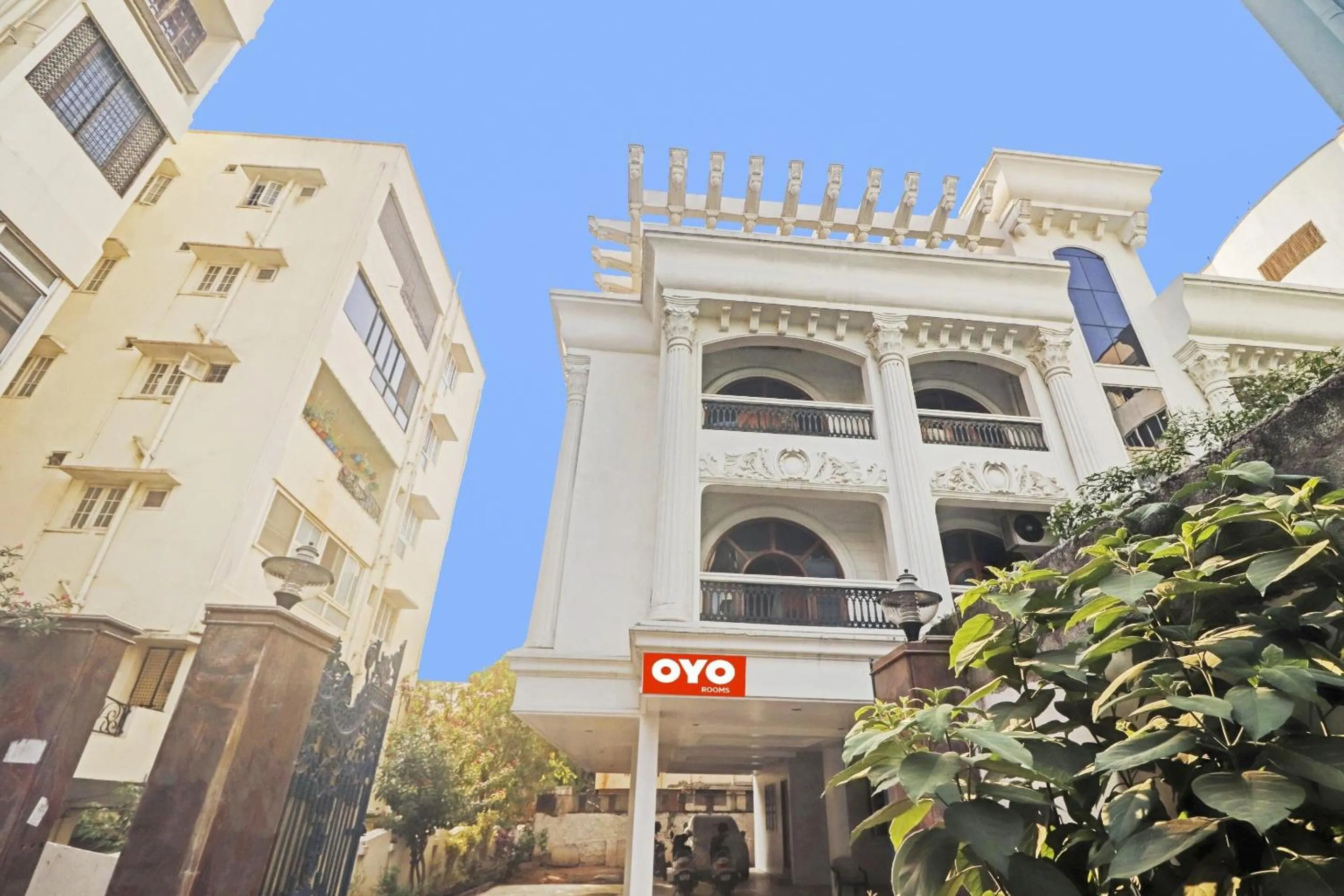 Facade/entrance in Super Hotel O Alpine Glow Crest