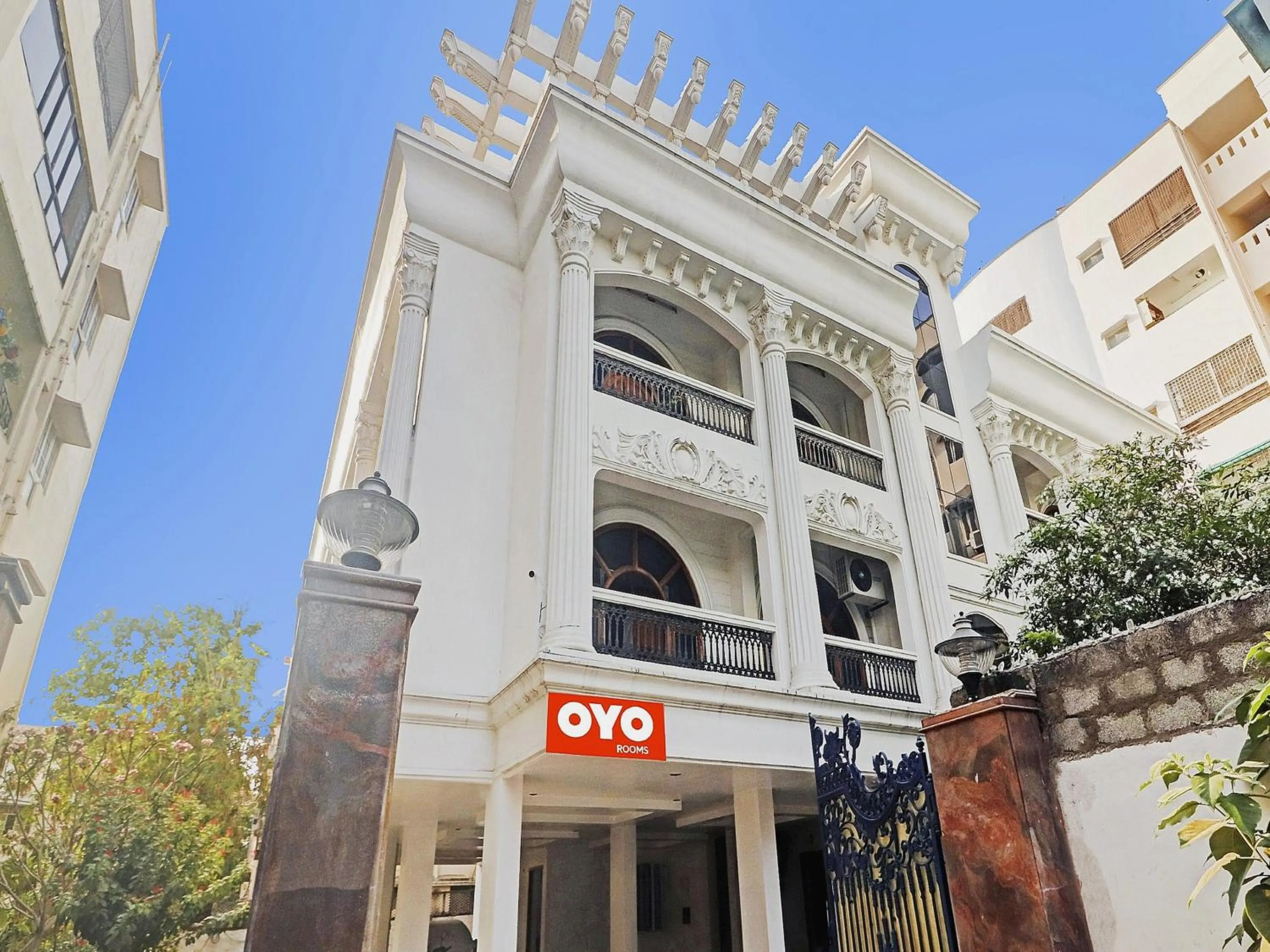 Facade/entrance in Super Hotel O Alpine Glow Crest