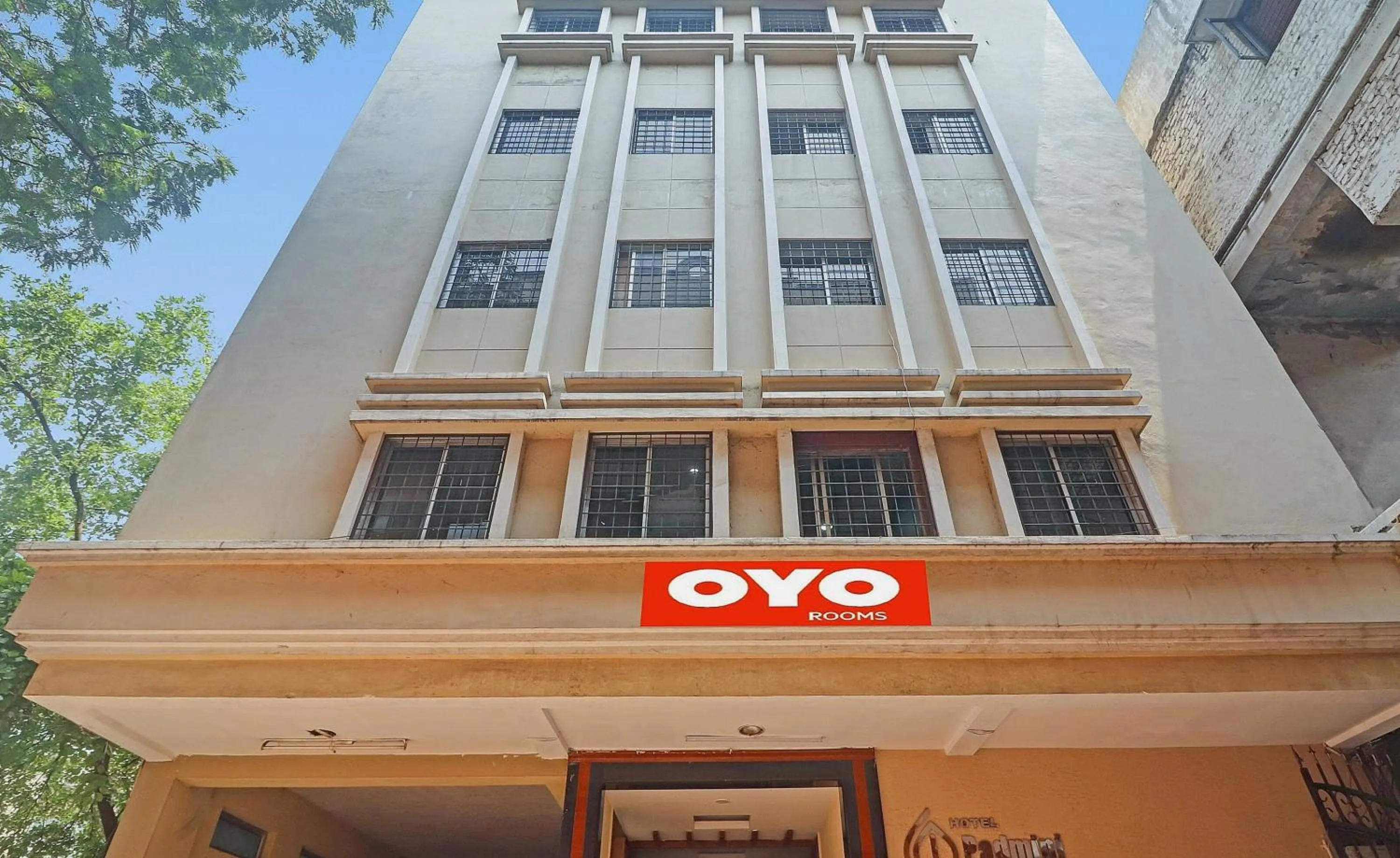 Facade/entrance in Hotel O Padmini Near Lakdikapool Metro Station
