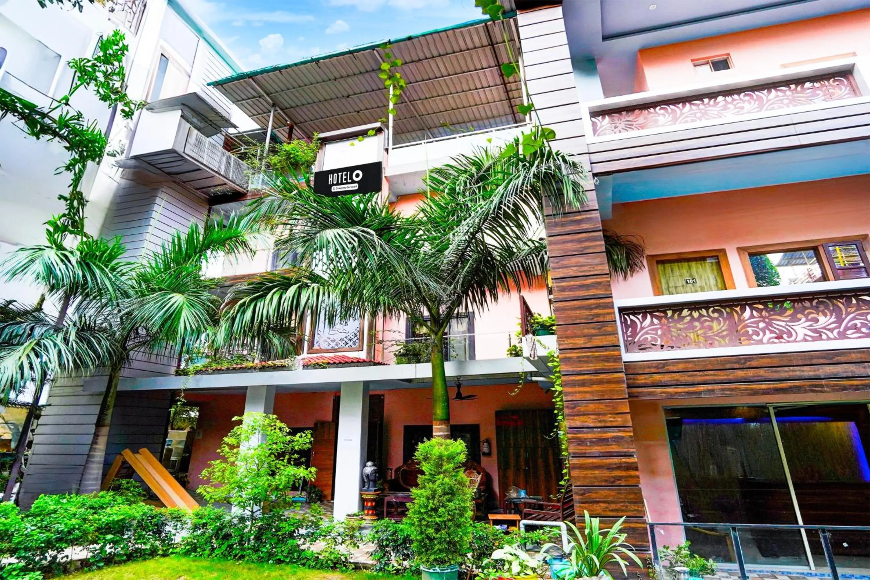 Facade/entrance in Hotel O Balaknath Temple Road Tapovan