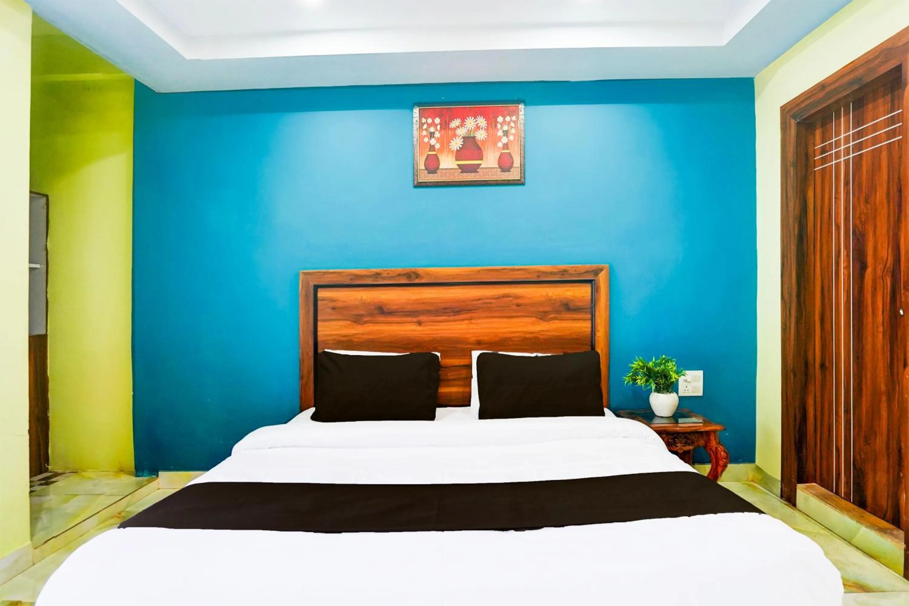 Bedroom, Bed in Hotel O Balaknath Temple Road Tapovan