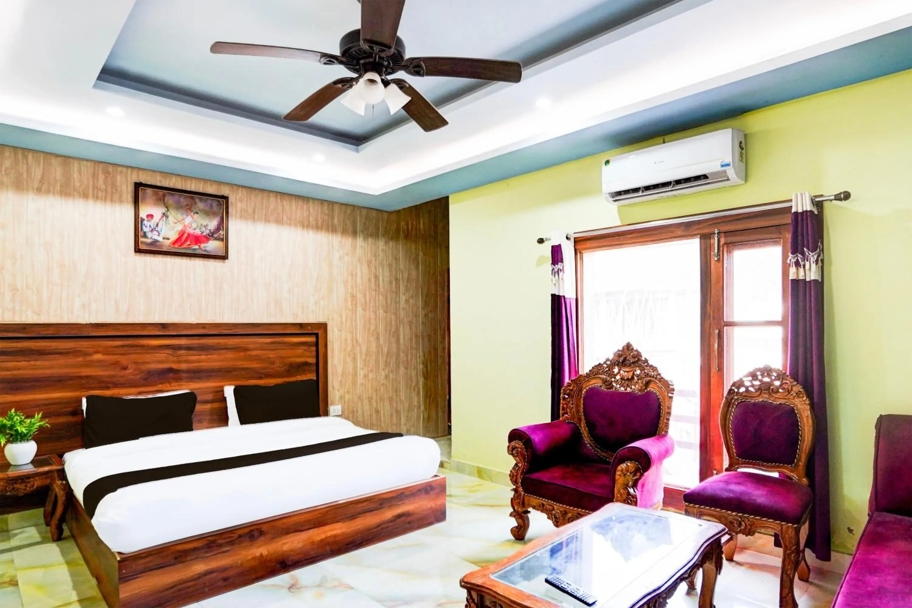 Bedroom, Bed in Hotel O Balaknath Temple Road Tapovan