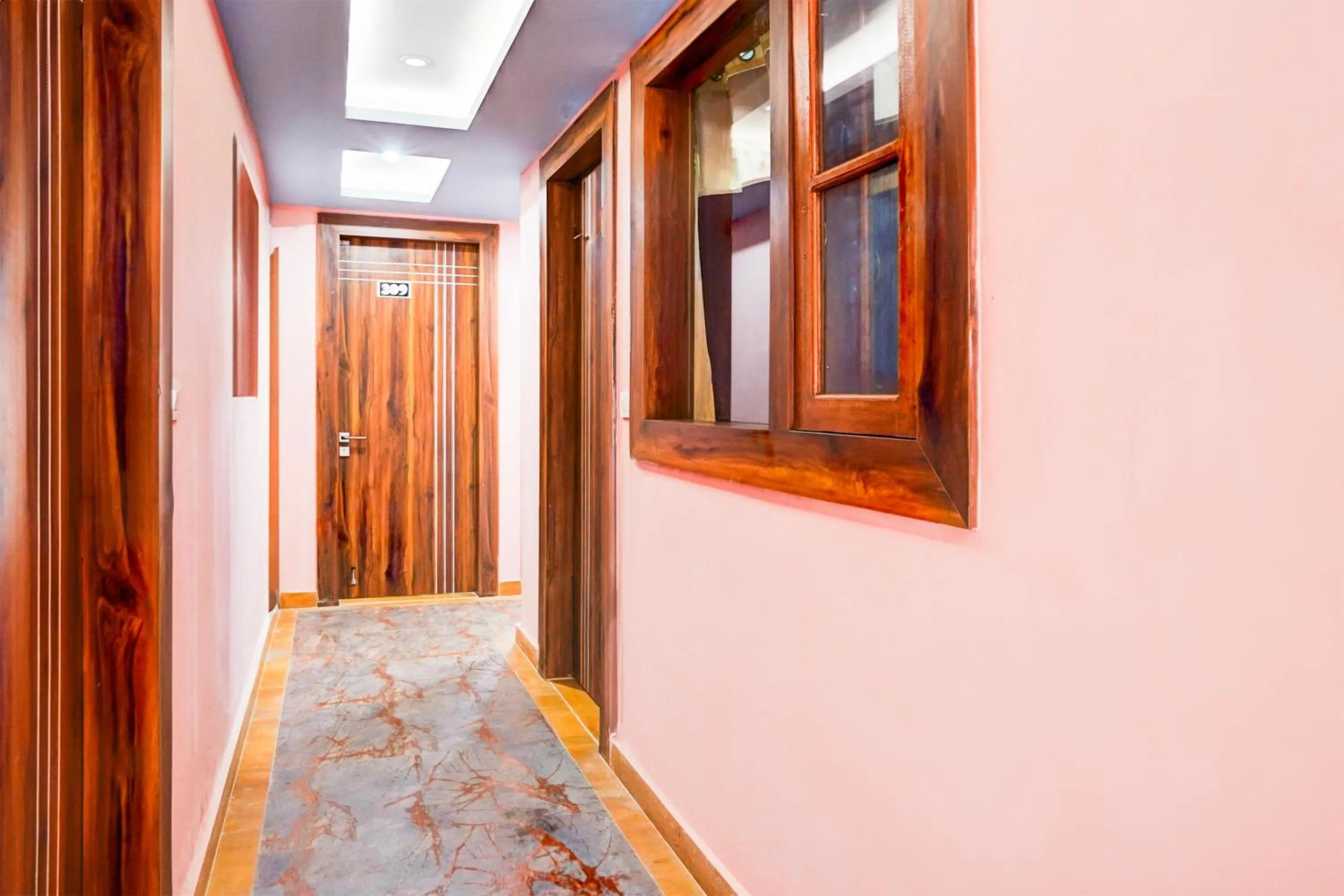 Lobby or reception in Hotel O Balaknath Temple Road Tapovan