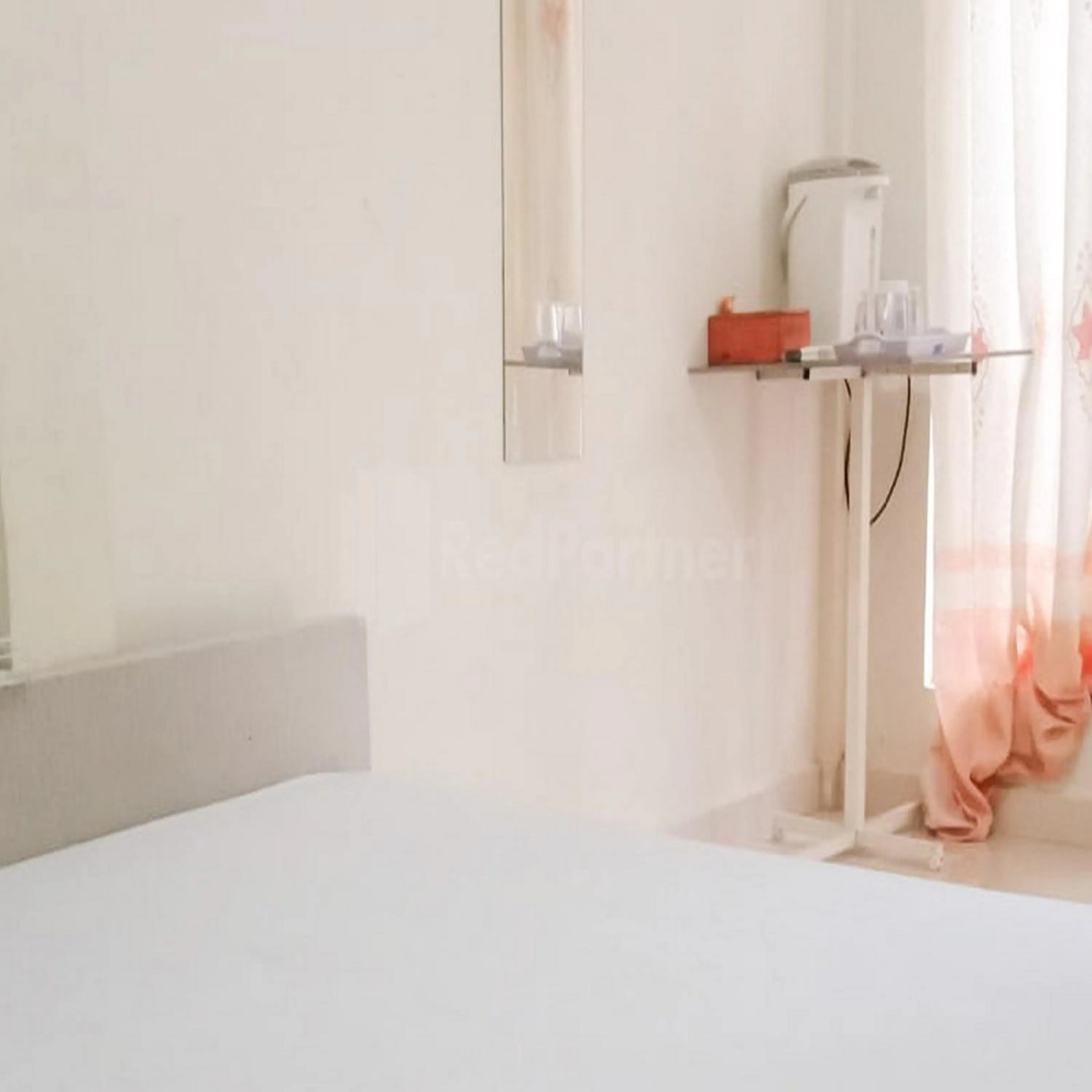 Bedroom, Bed in Wisma Pinggir Mitra RedDoorz