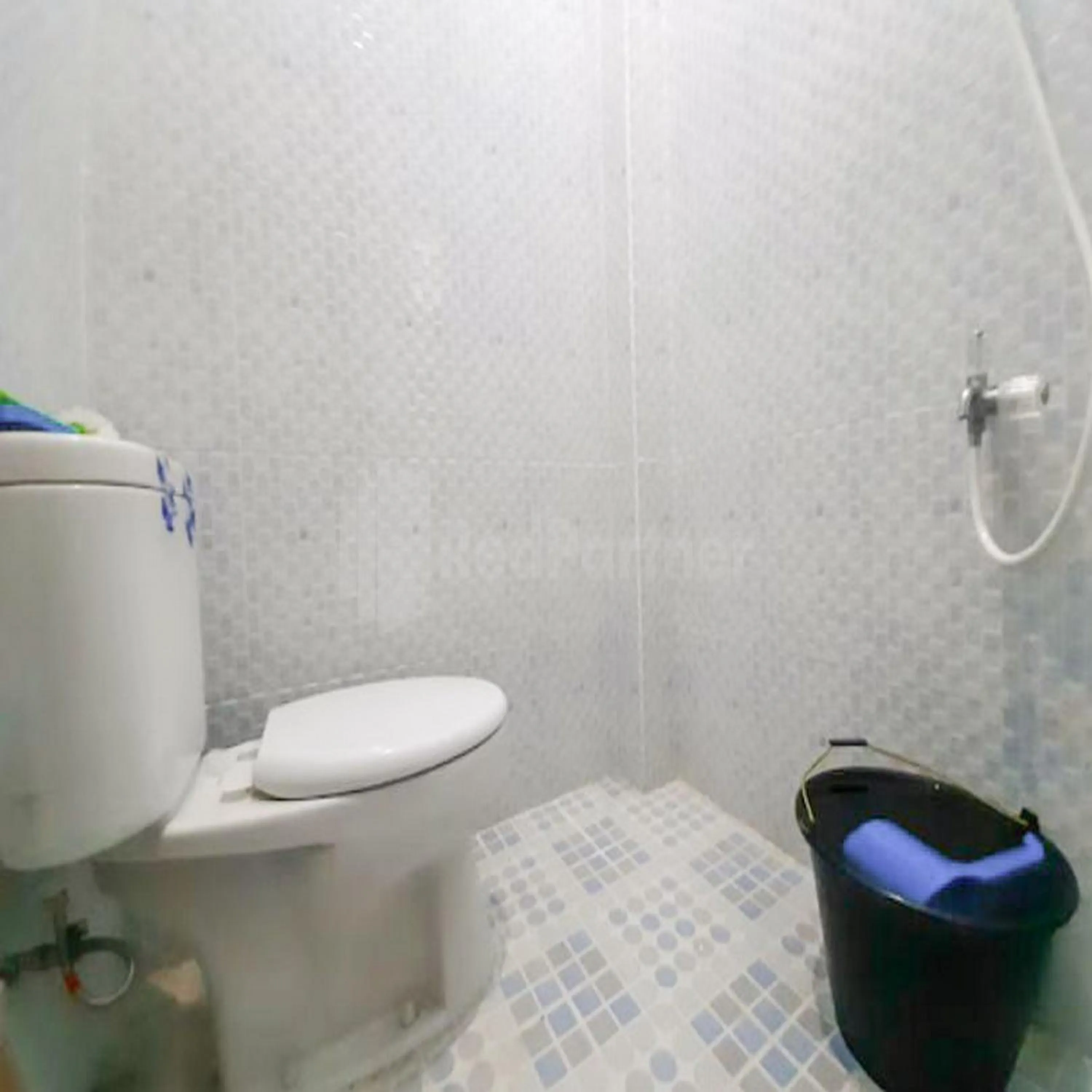 Bathroom in Wisma Pinggir Mitra RedDoorz