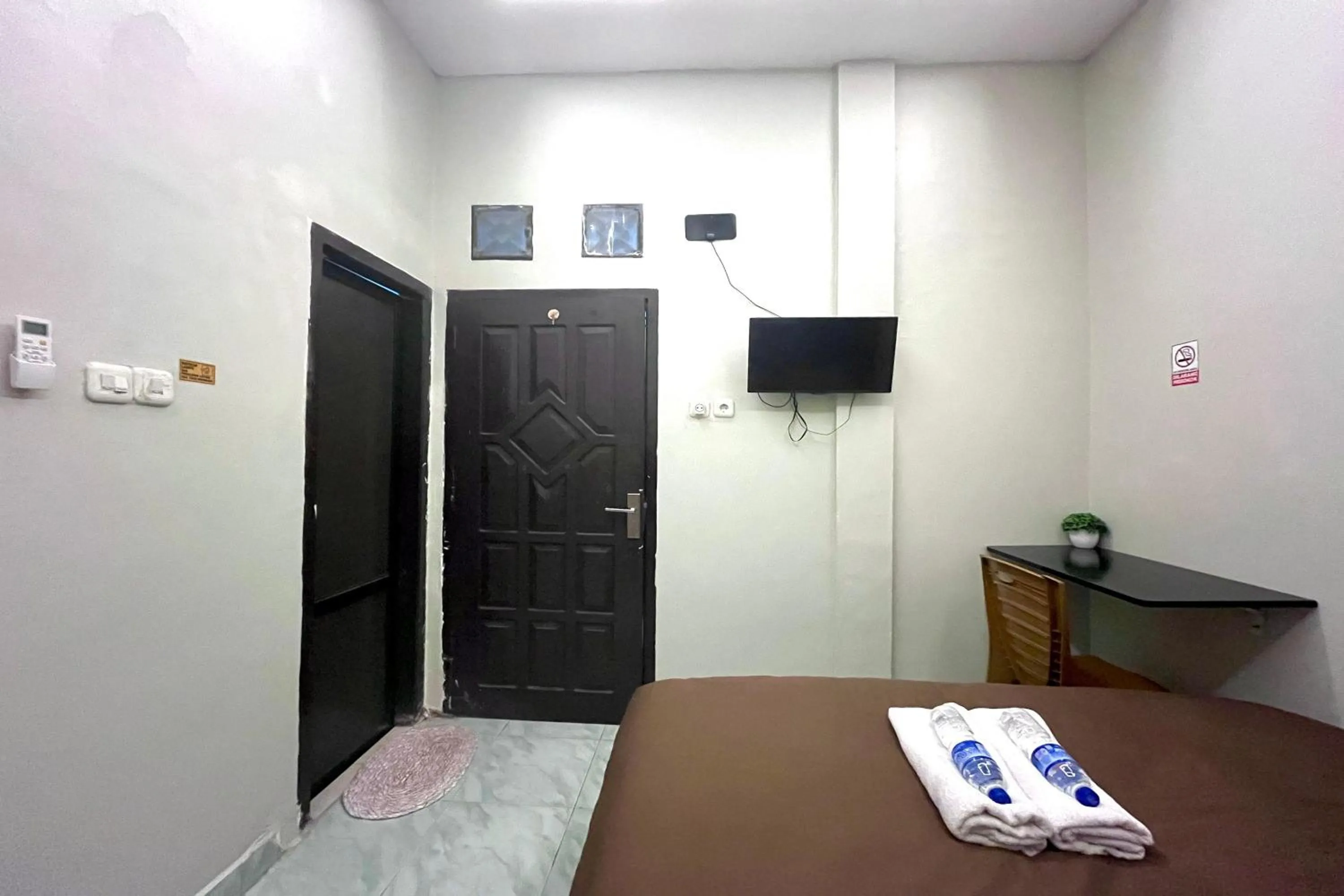 Bedroom, Bed in Gratia Guesthouse Syari'ah