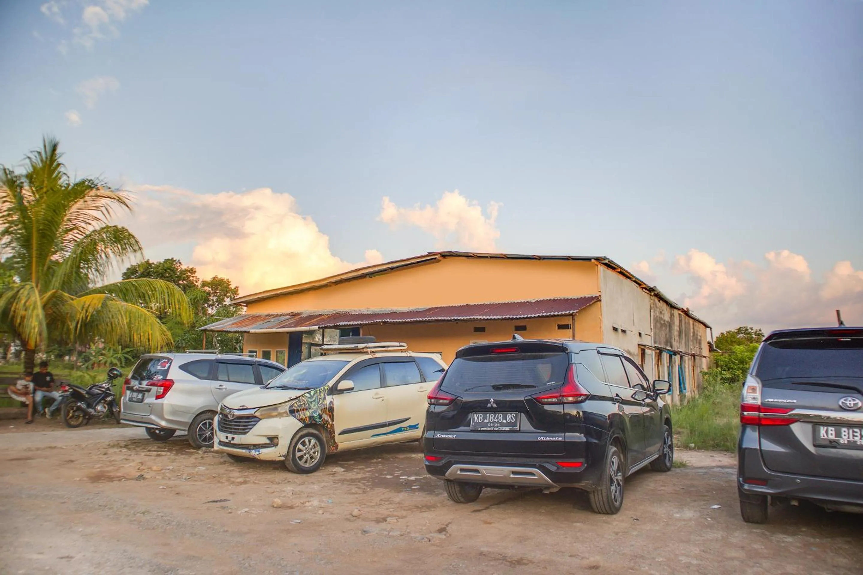 Facade/entrance in OYO 91051 Penginapan Pondok Ratu 354