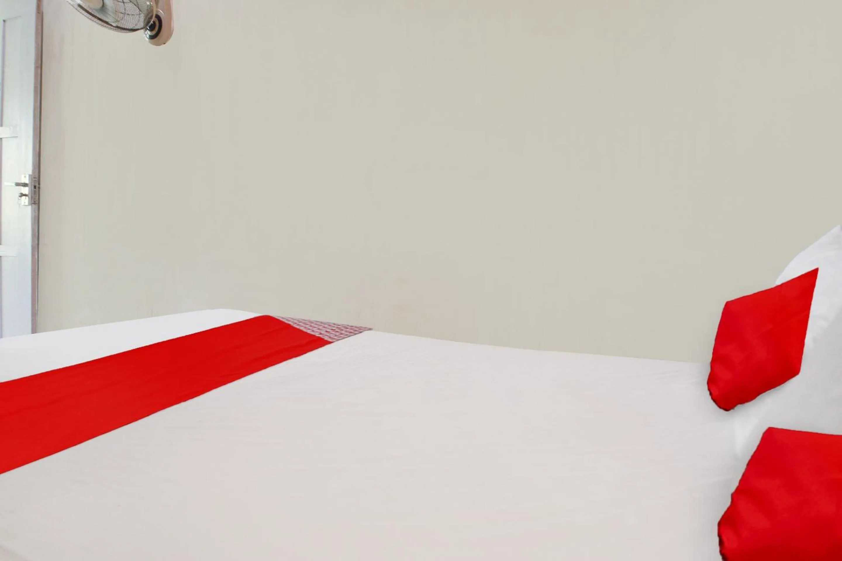 Bedroom, Bed in OYO 91051 Penginapan Pondok Ratu 354