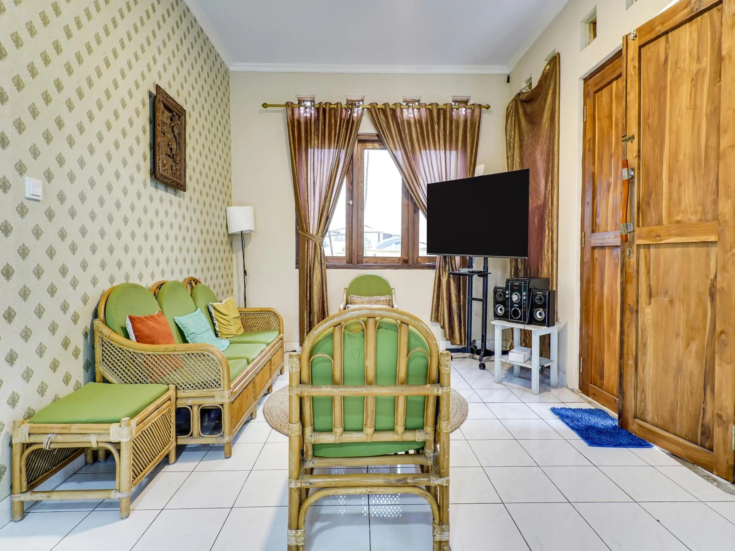 Seating area in SPOT ON 91107 Villa Galaxy Resort