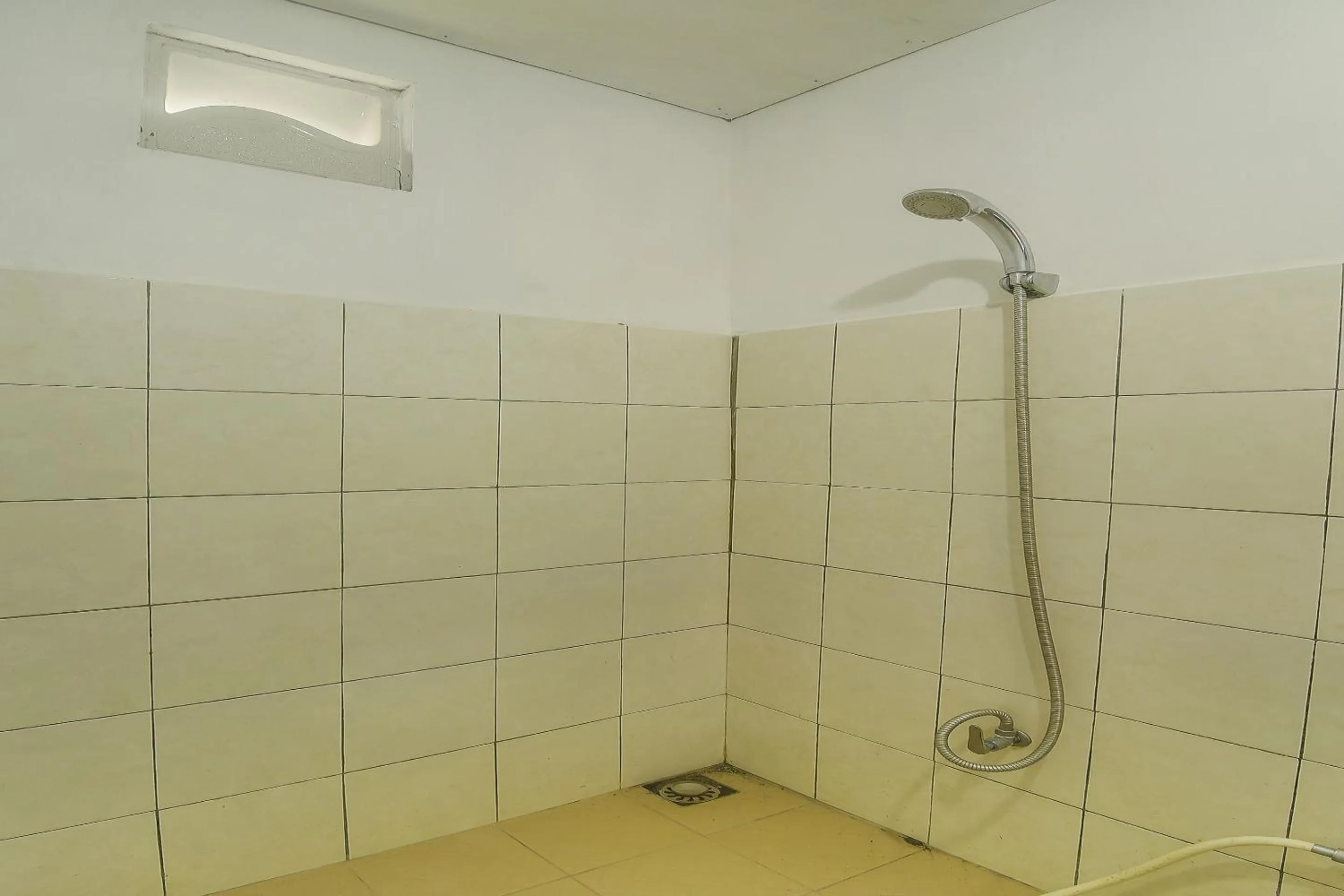 Bathroom in Hotel O Desa Wisata Marinsow Near Gereja Pantekosta Marinsow