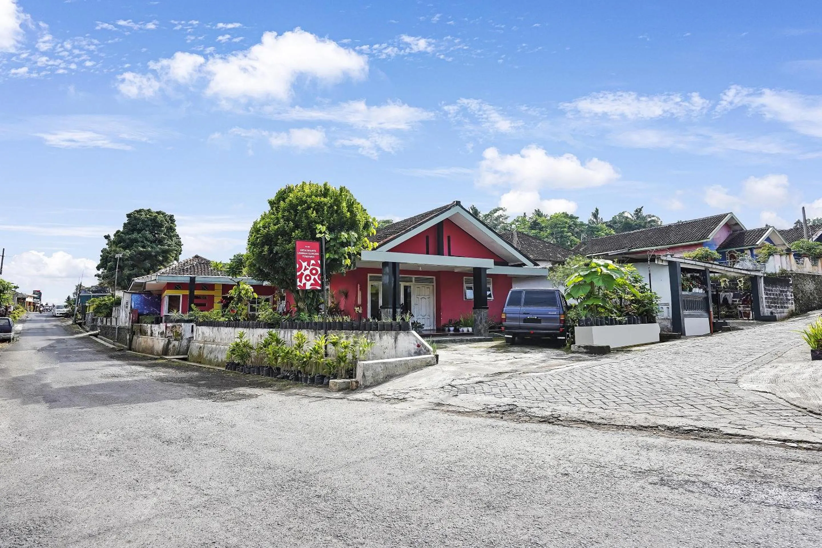 Facade/entrance in Hotel O Syariah Desa Wisata Lembah Gunung Tumpeng
