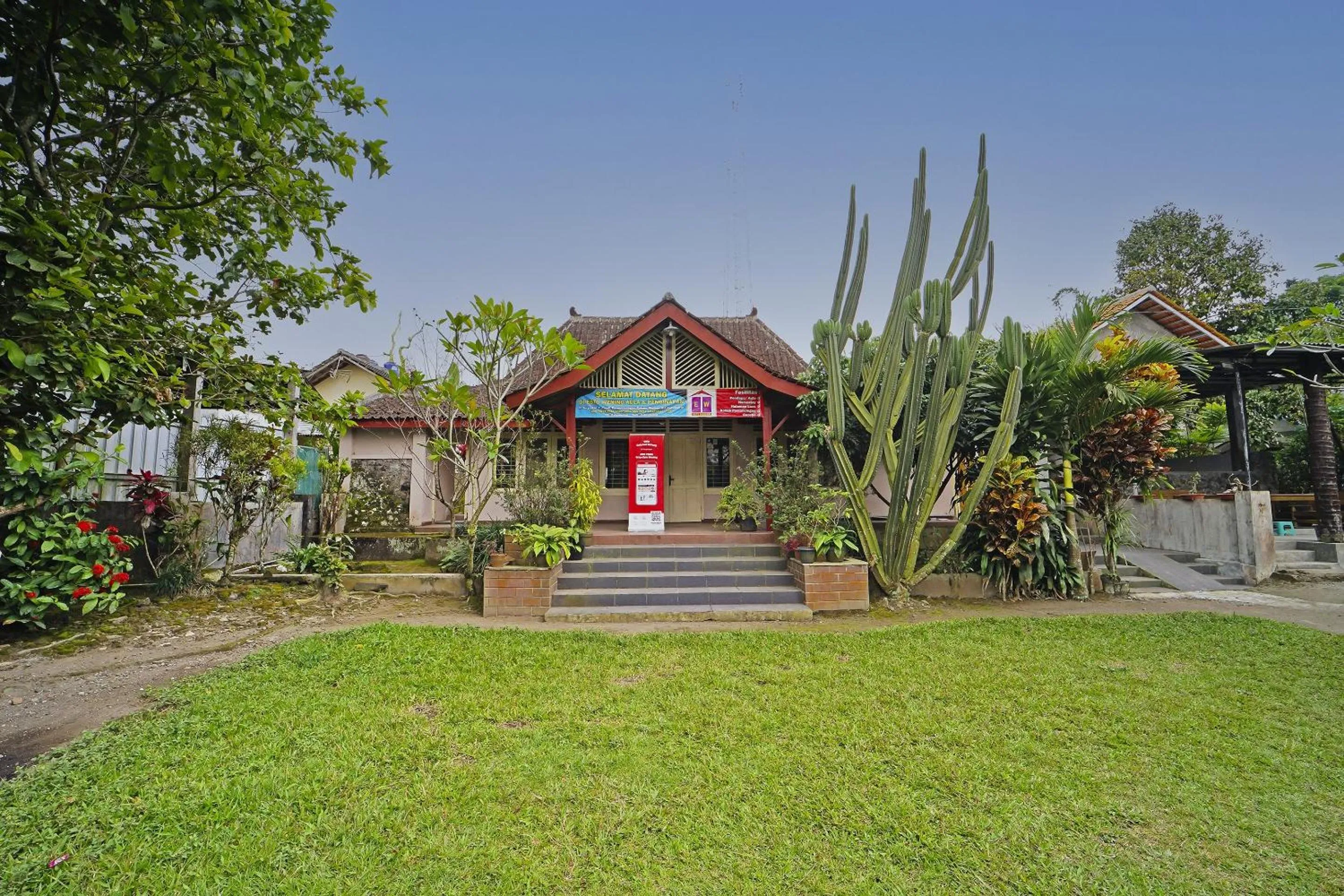 Facade/entrance in Hotel O Griya Estu Wening
