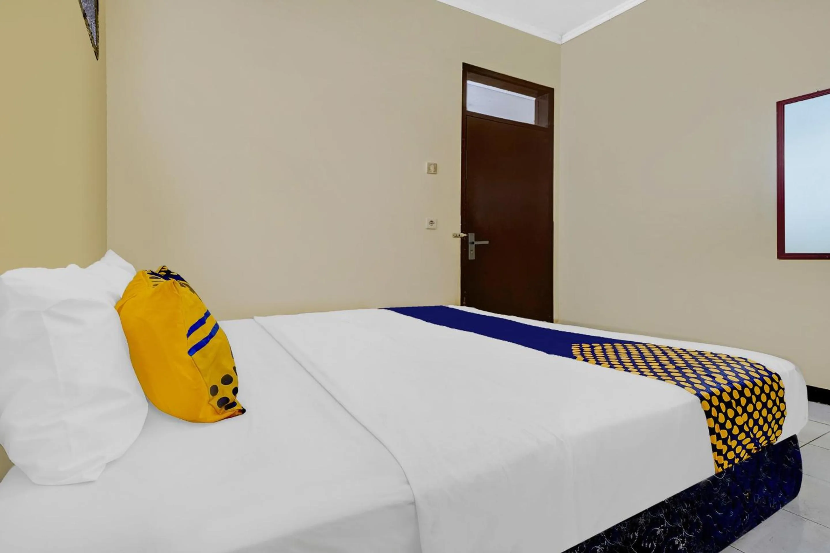 Bedroom, Bed in OYO Life 91116 Pelangi Residence Syariah