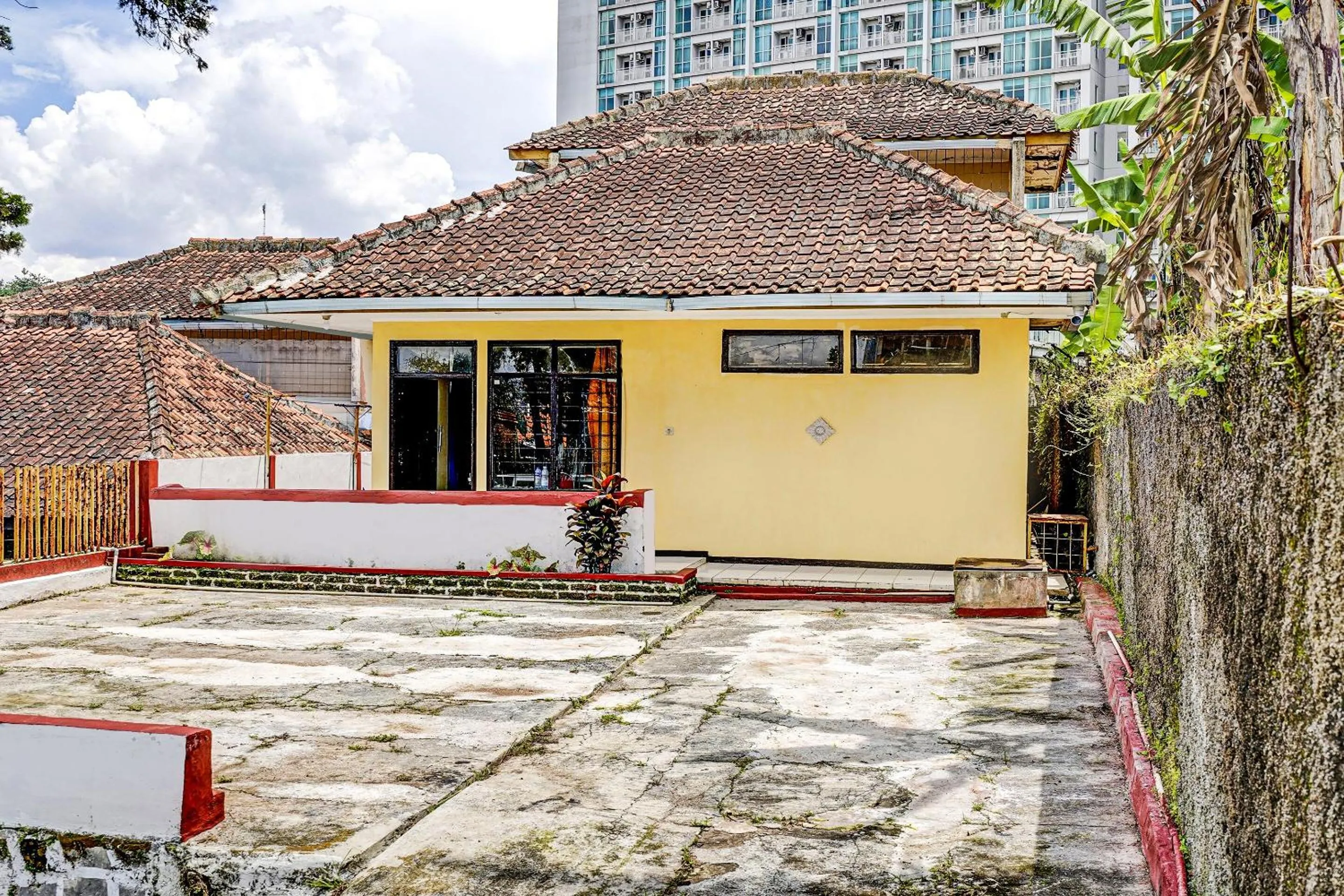 Facade/entrance in OYO Life 91116 Pelangi Residence Syariah