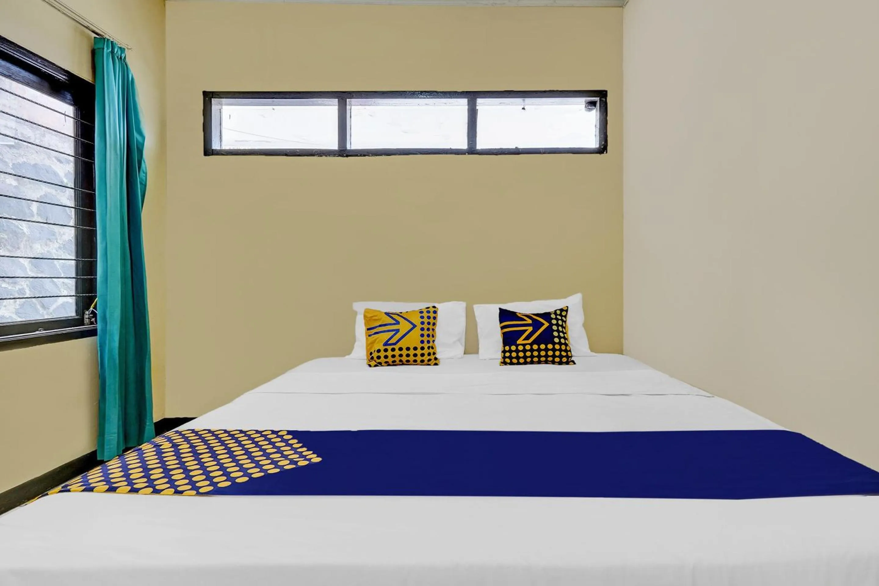 Bedroom, Bed in OYO Life 91116 Pelangi Residence Syariah
