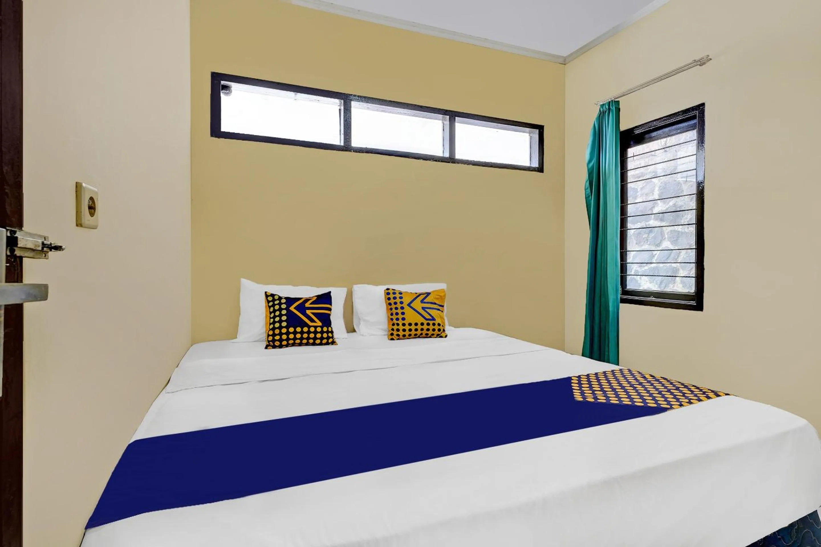 Bedroom, Bed in OYO Life 91116 Pelangi Residence Syariah