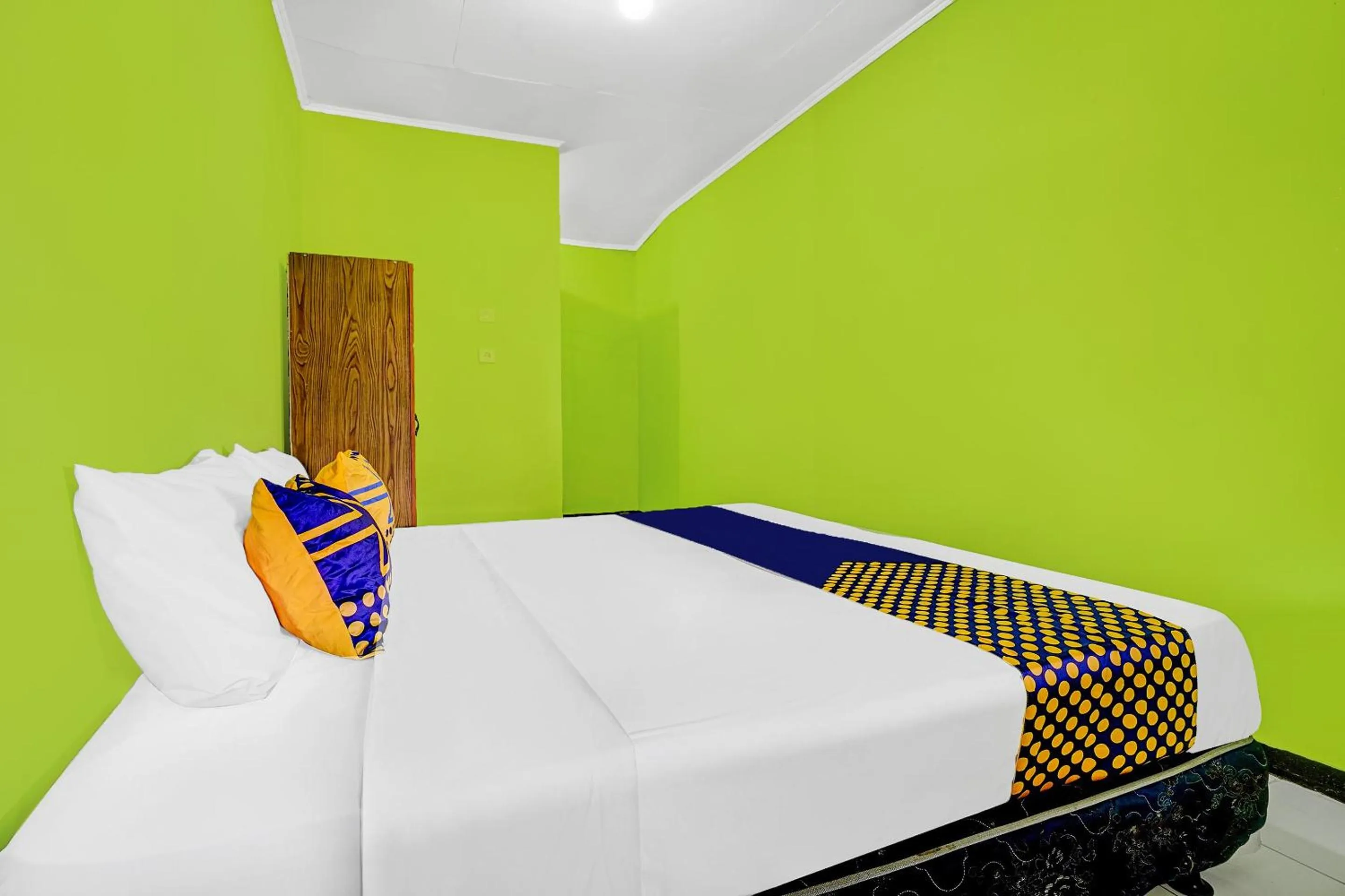 Bedroom, Bed in OYO Life 91116 Pelangi Residence Syariah