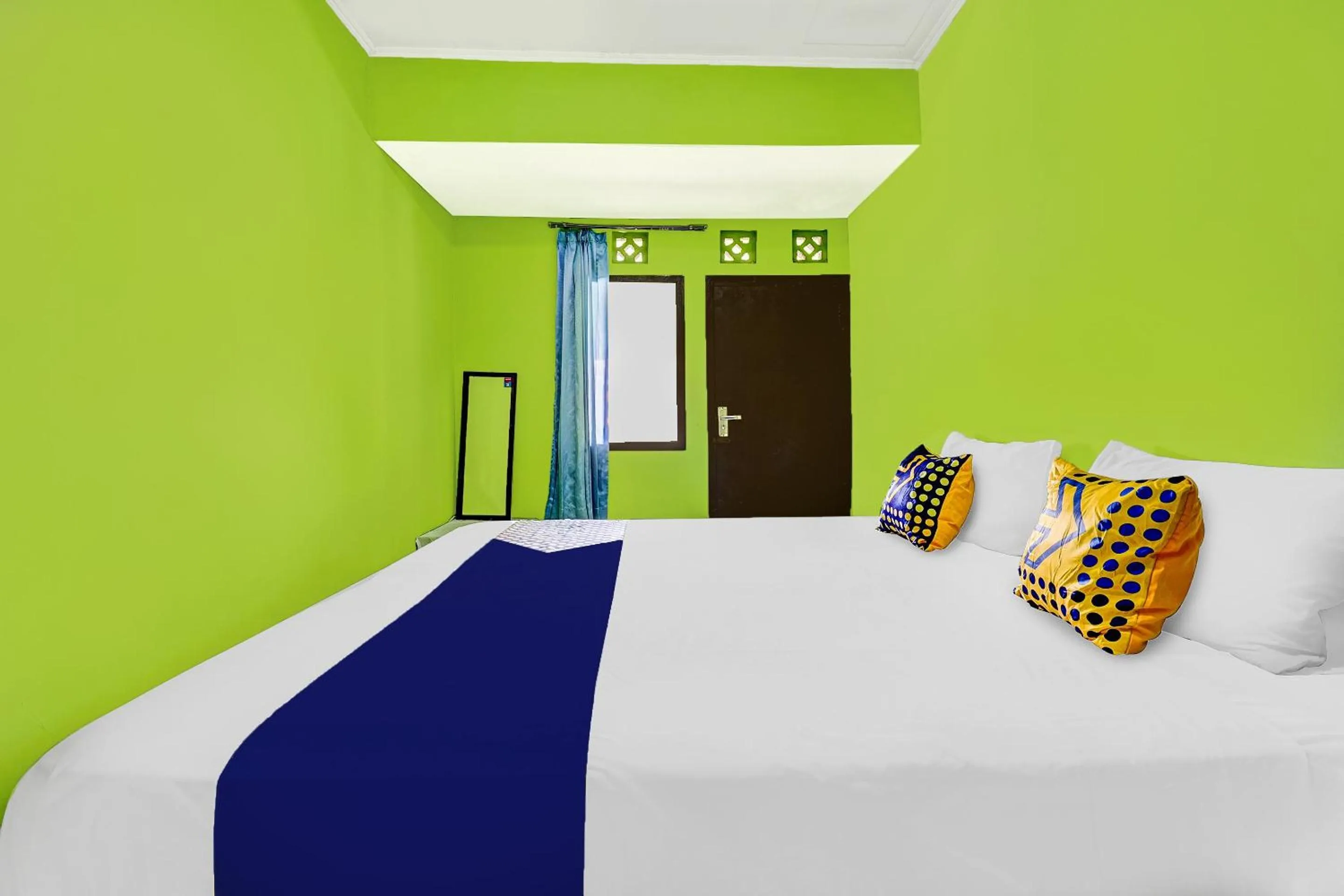 Bedroom, Bed in OYO Life 91116 Pelangi Residence Syariah