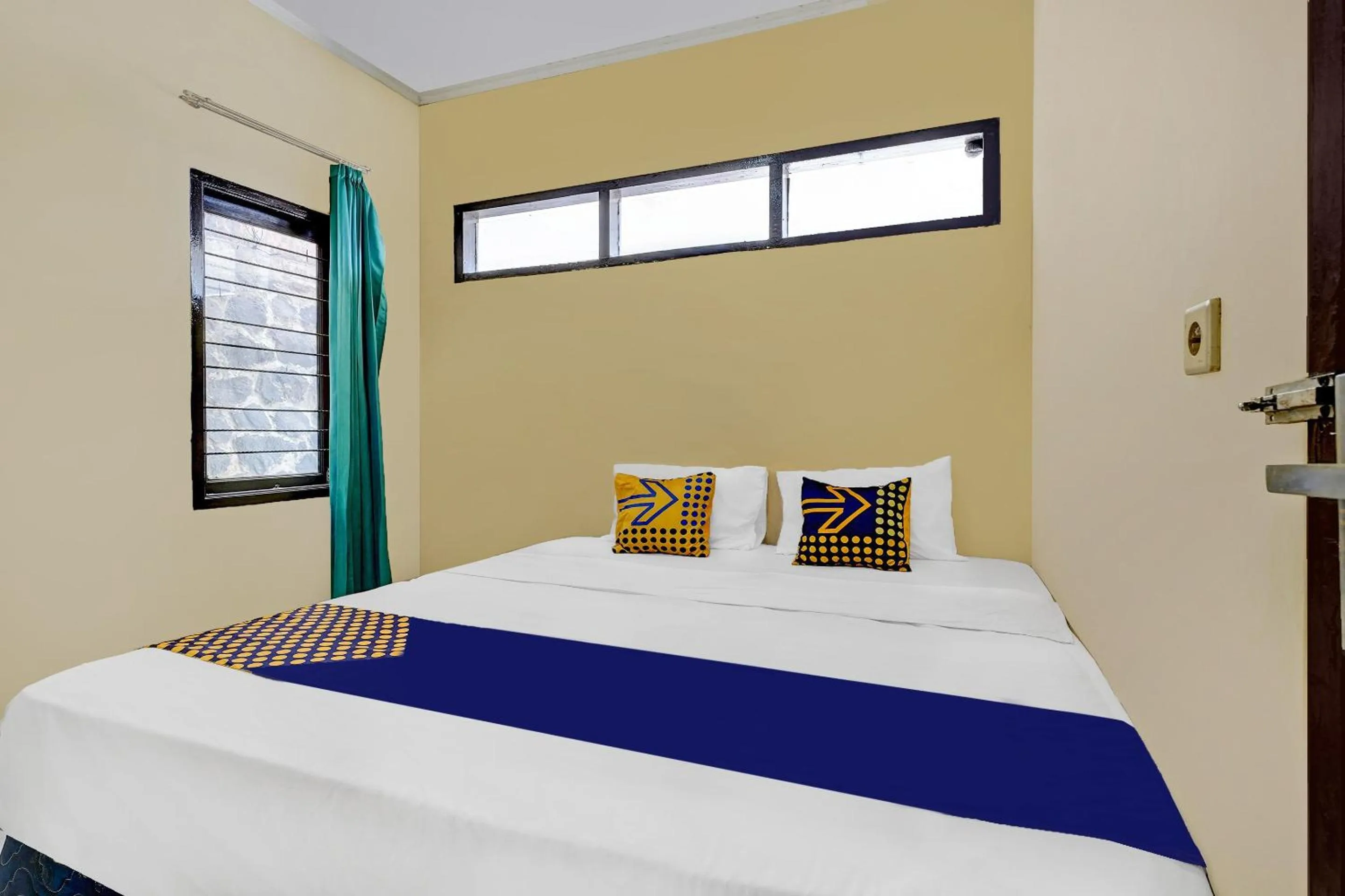 Bedroom, Bed in OYO Life 91116 Pelangi Residence Syariah