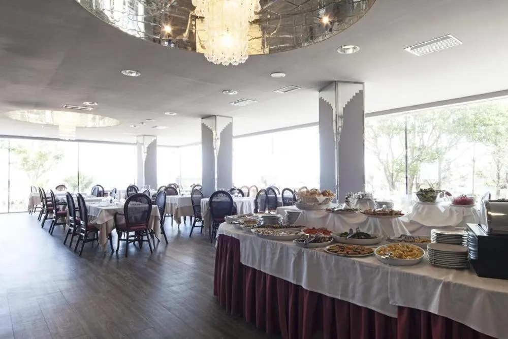 Restaurant/places to eat in Hotel Regina Fronte Mare