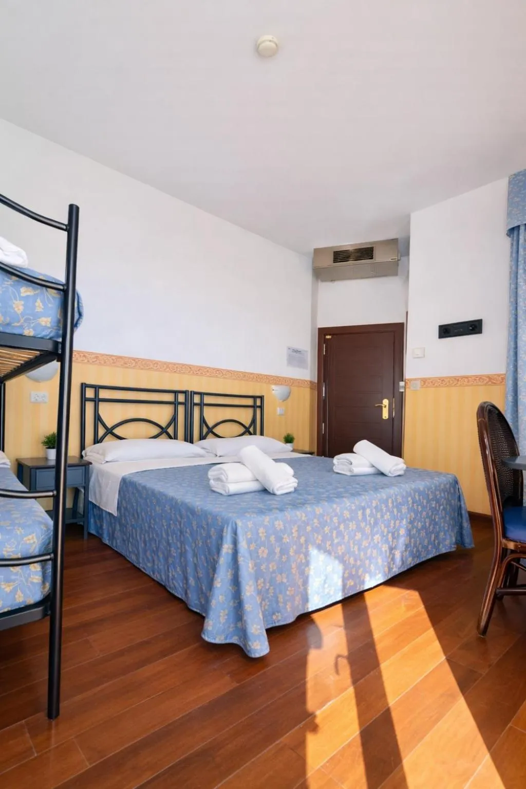 Bed in Hotel Regina Fronte Mare