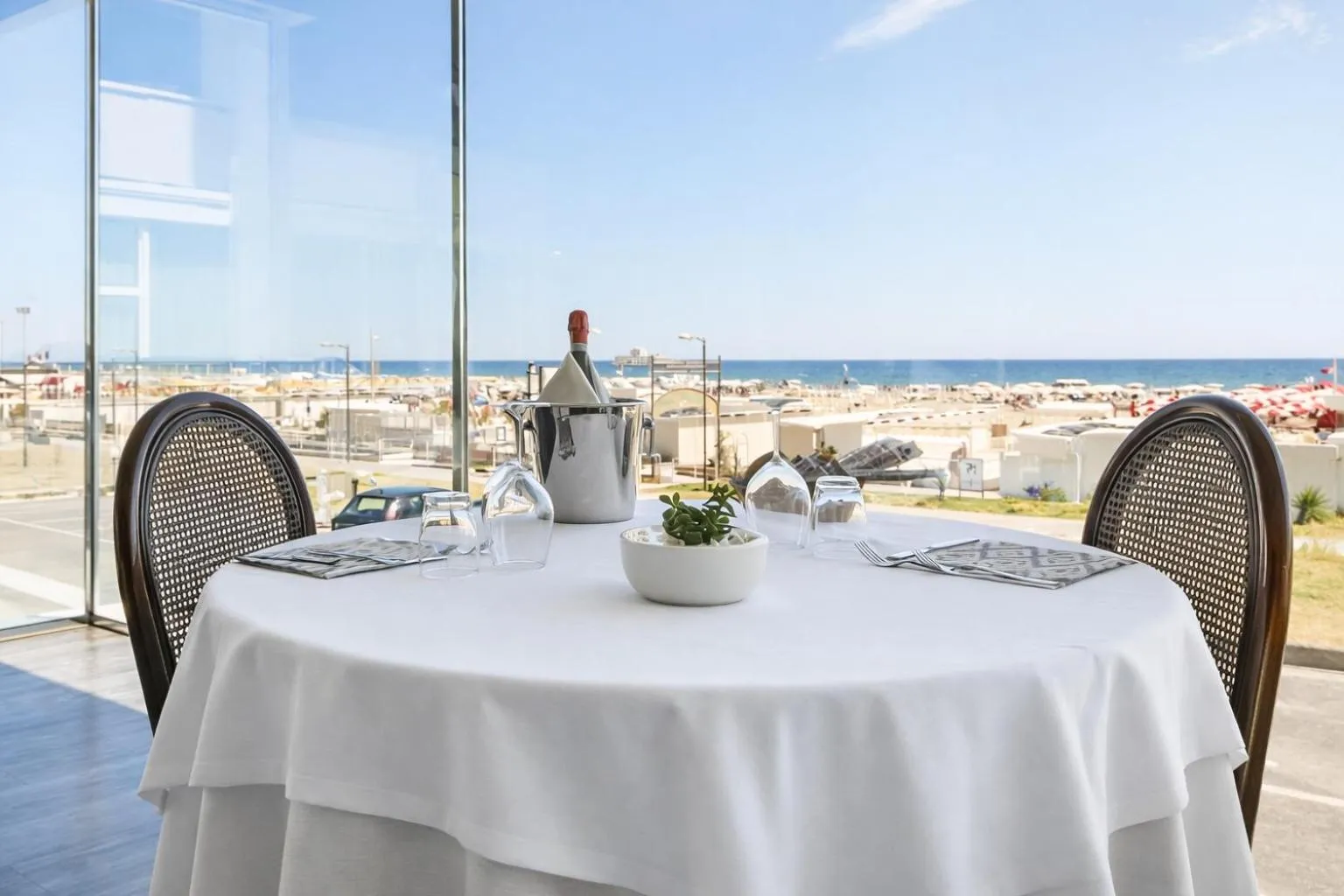 Restaurant/places to eat in Hotel Regina Fronte Mare