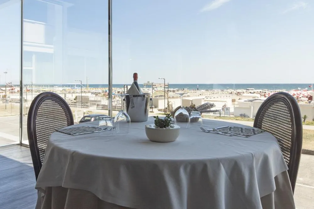 Restaurant/places to eat in Hotel Regina Fronte Mare