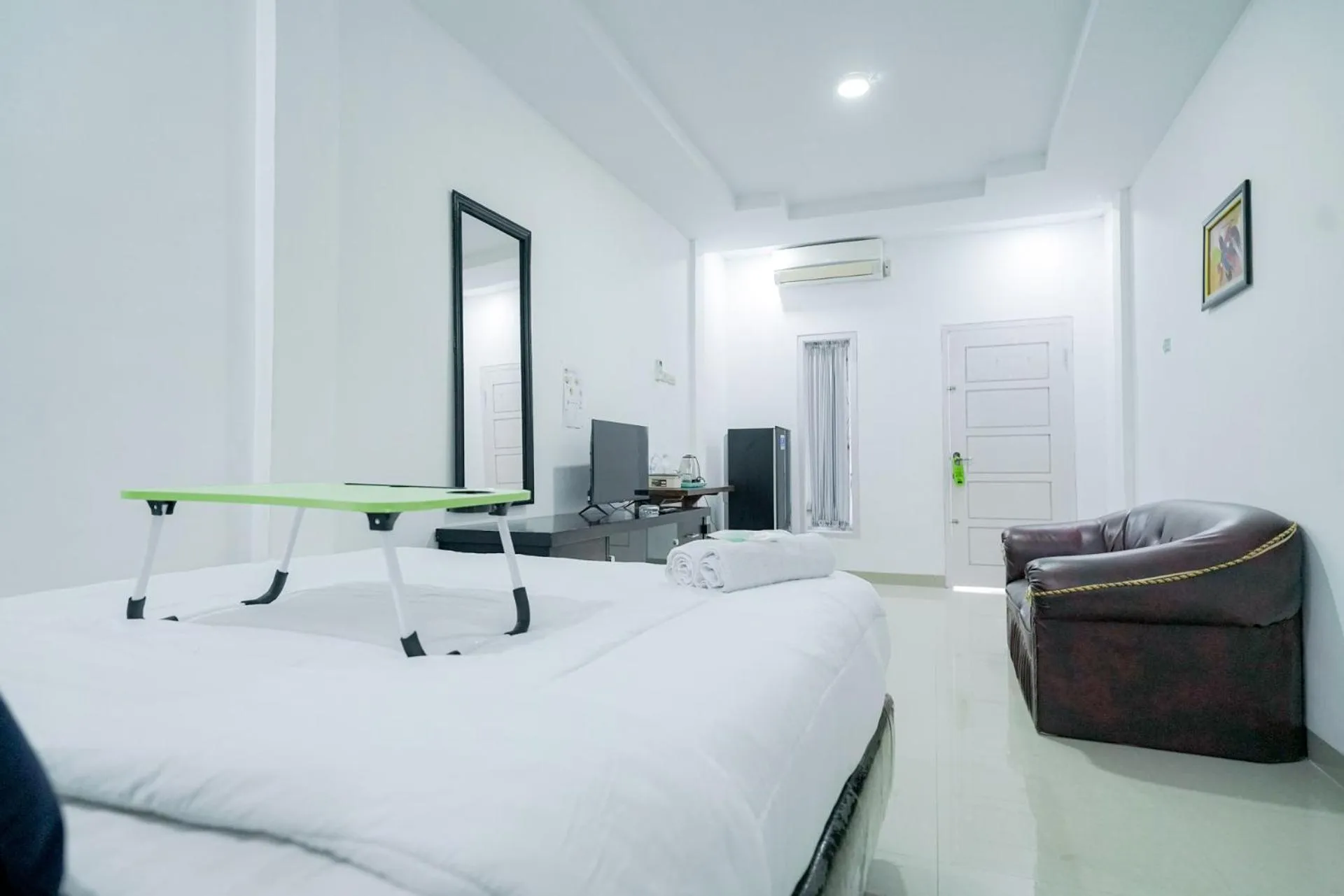 Photo of the whole room, Bed in Urbanview Hotel Pondok Indah Pringsewu By RedDoorz