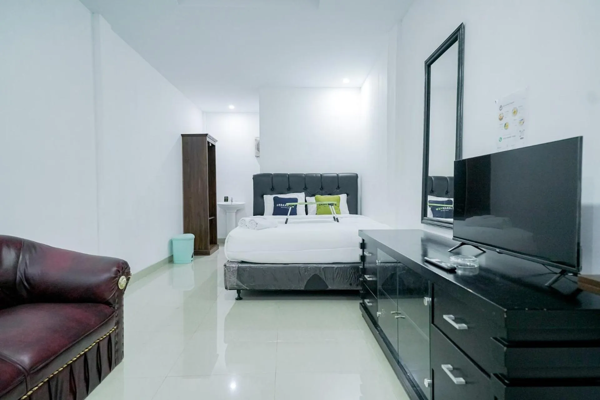 Photo of the whole room, Bed in Urbanview Hotel Pondok Indah Pringsewu By RedDoorz