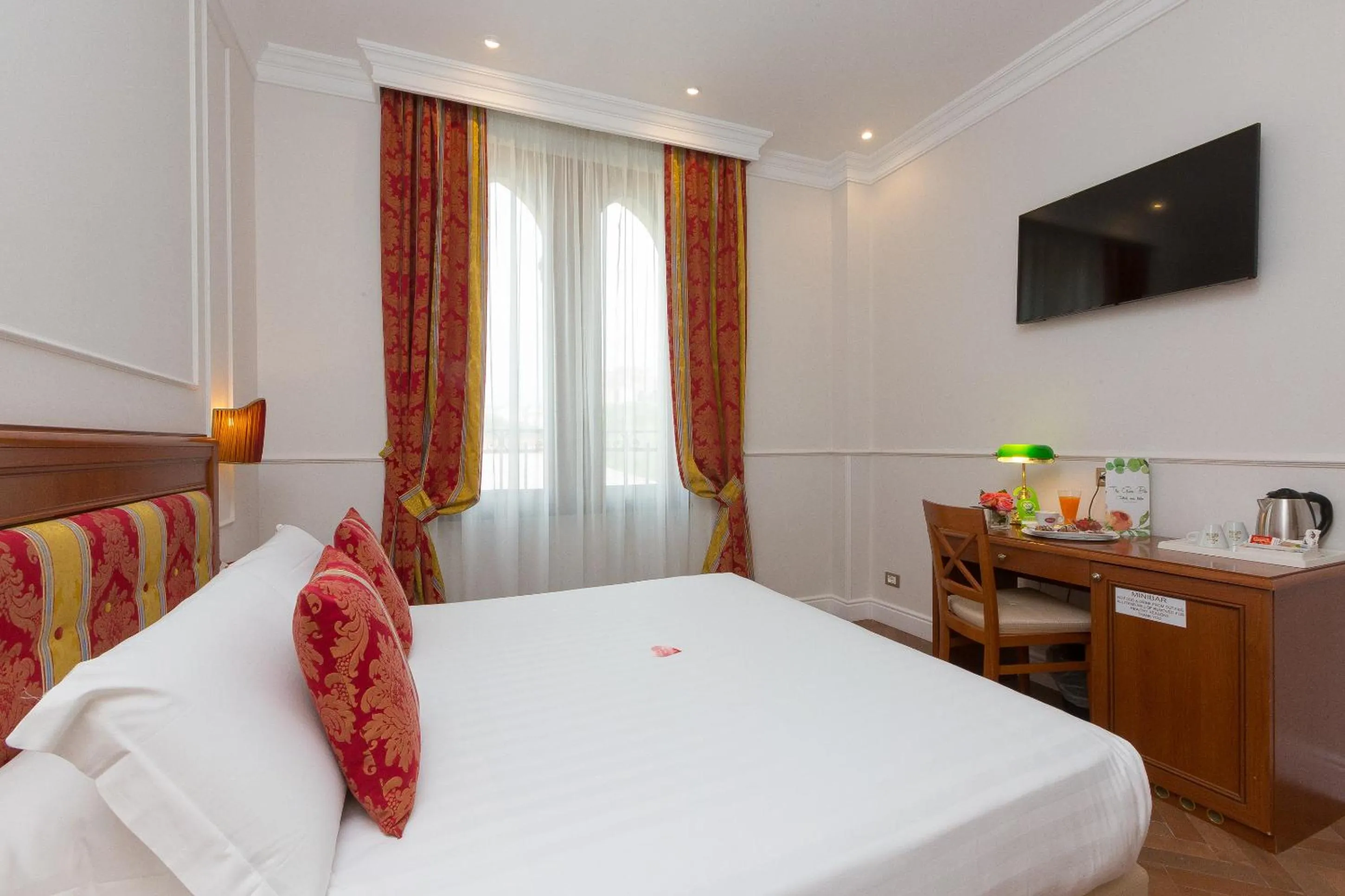 Bed in Hotel Milton Roma