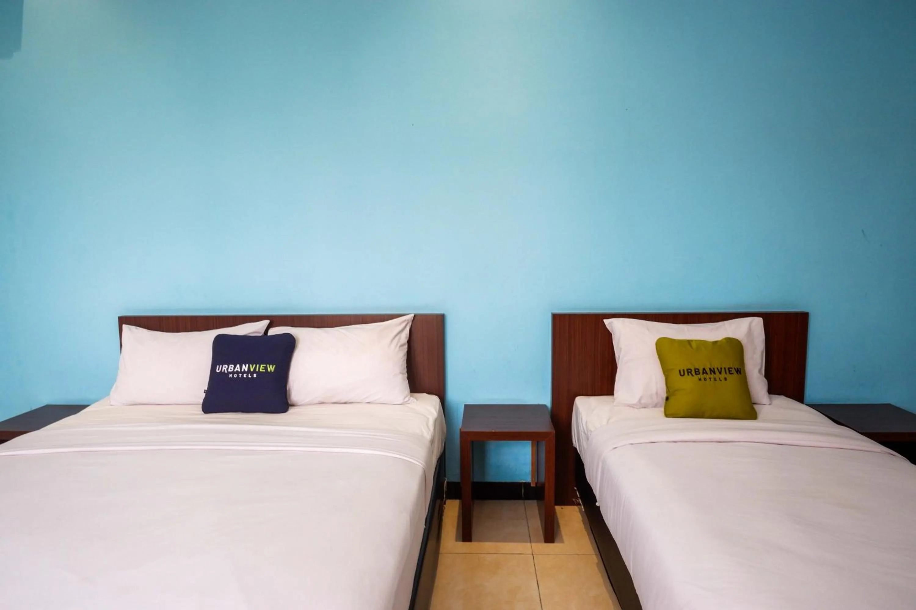 Bedroom, Bed in RedDoorz at Hotel Artama Pandanaran Semarang