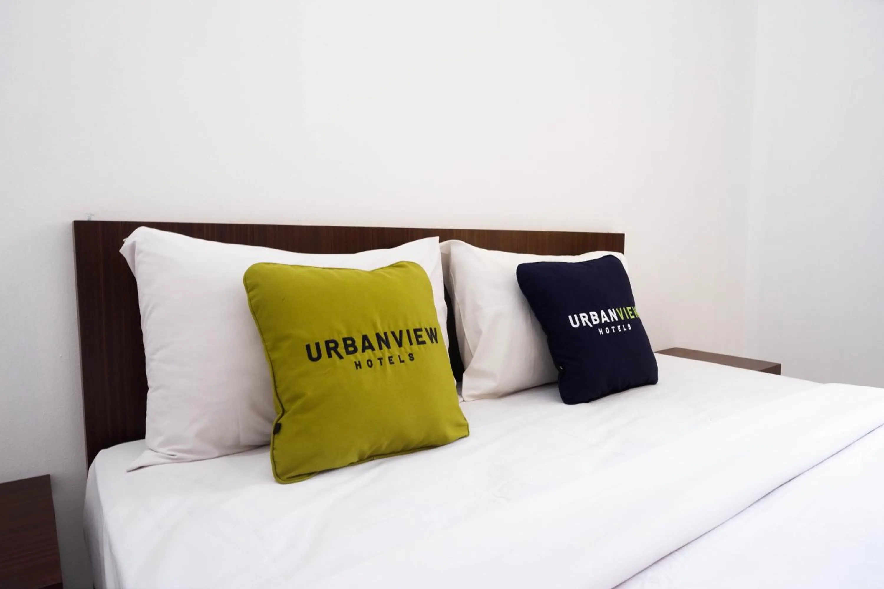 Bed in RedDoorz at Hotel Artama Pandanaran Semarang