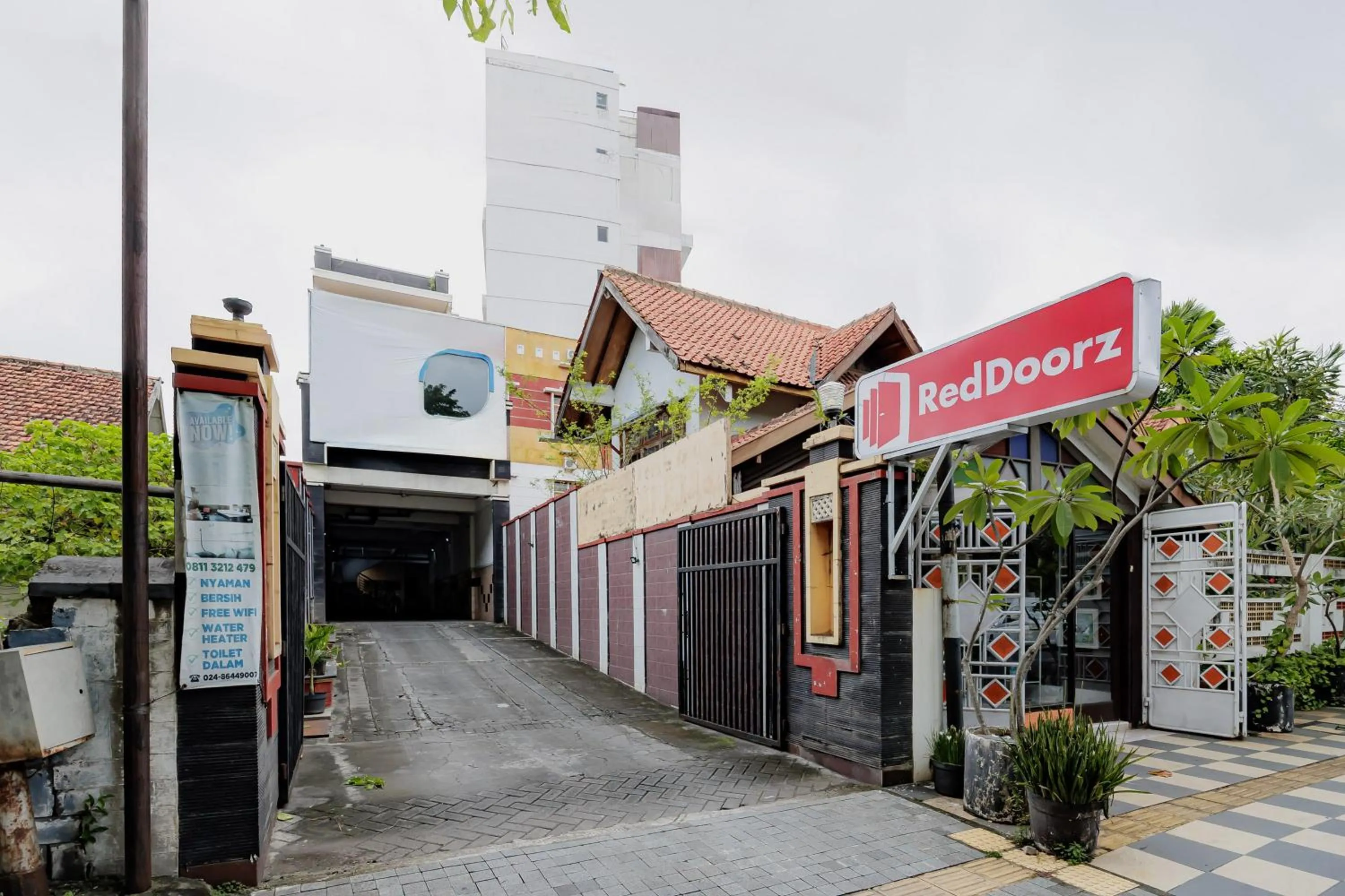 RedDoorz at Hotel Artama Pandanaran Semarang