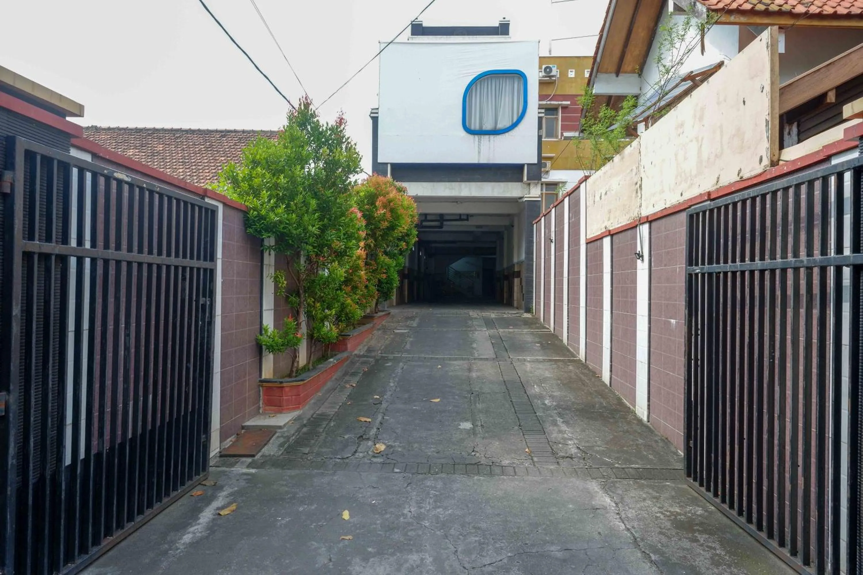 Balcony/Terrace in RedDoorz at Hotel Artama Pandanaran Semarang