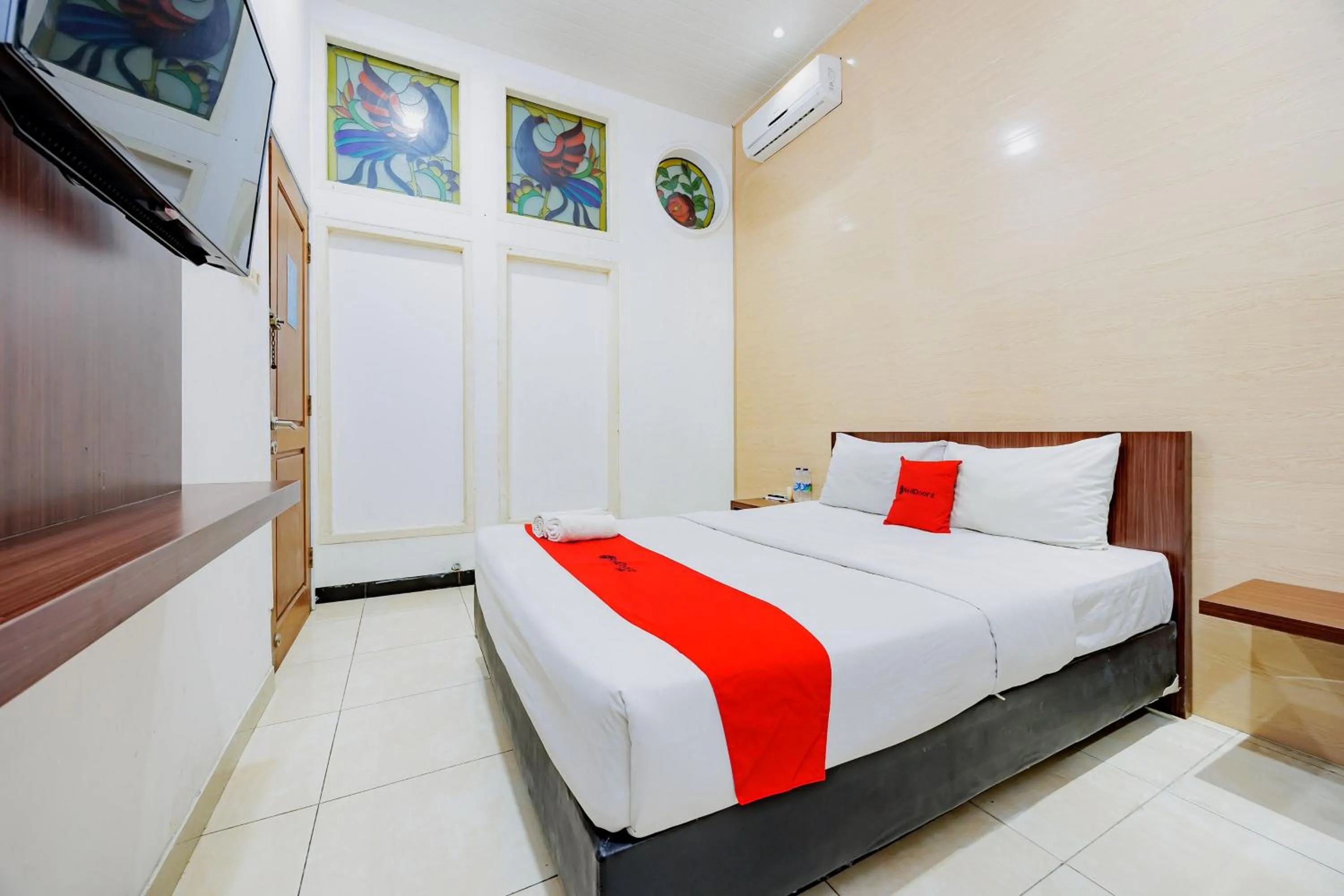 Standard Double Room in RedDoorz at Hotel Artama Pandanaran Semarang