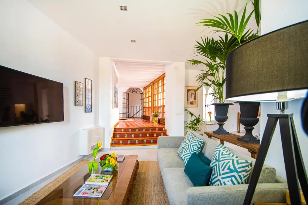 Communal lounge/ TV room in Casa Platón Páramo