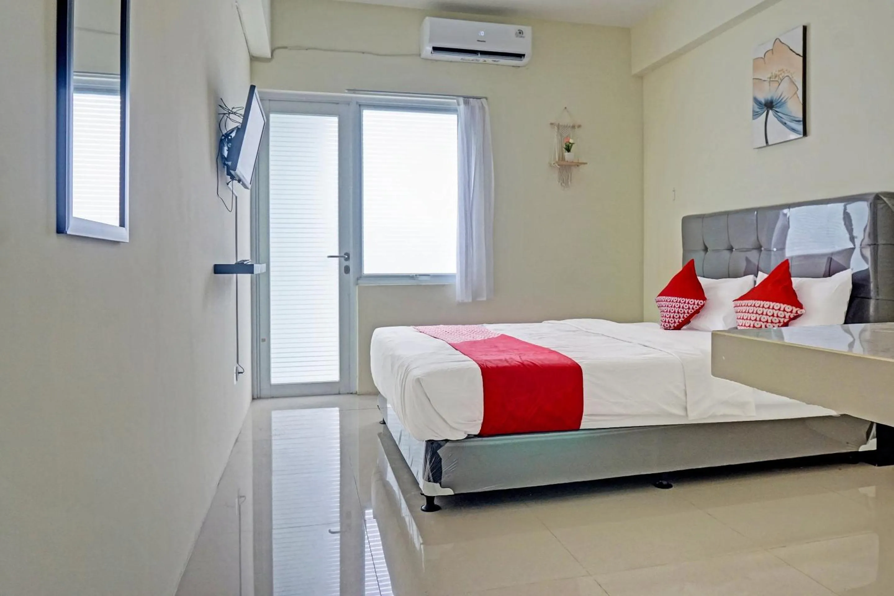 Bedroom, Bed in Hotel O Skyland Bogorienze Apartment