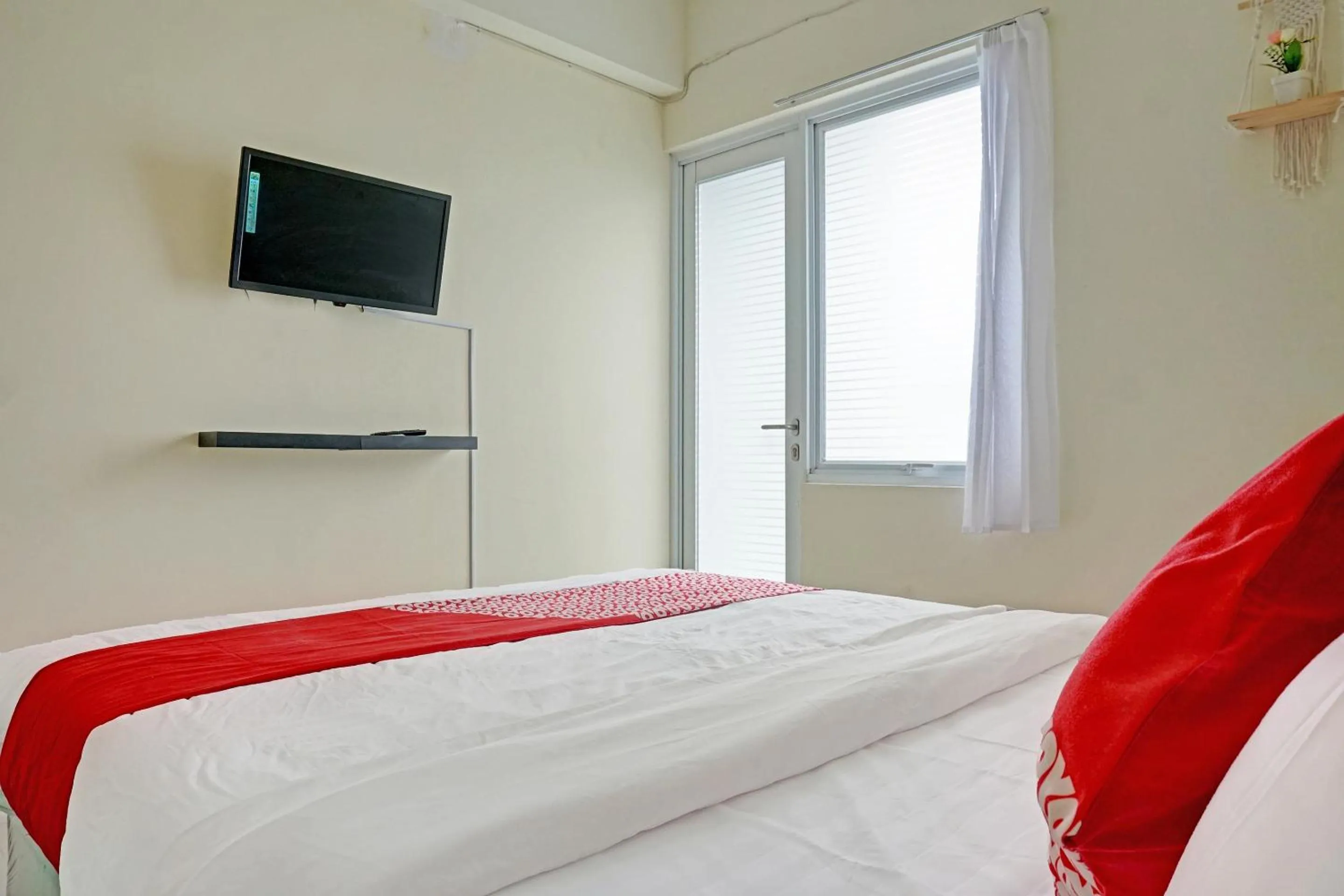 Bedroom, Bed in Hotel O Skyland Bogorienze Apartment