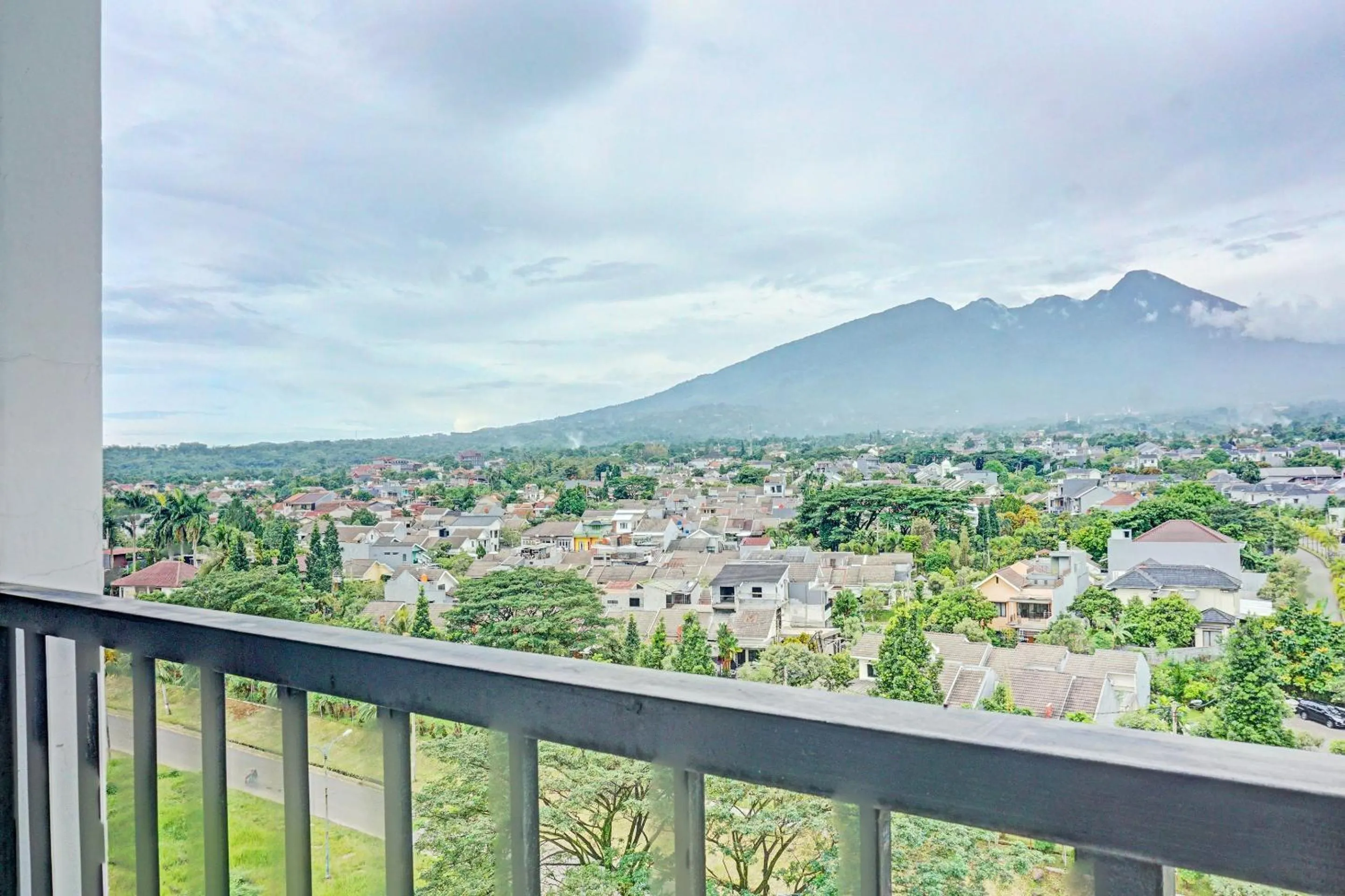 Lobby or reception in Hotel O Skyland Bogorienze Apartment