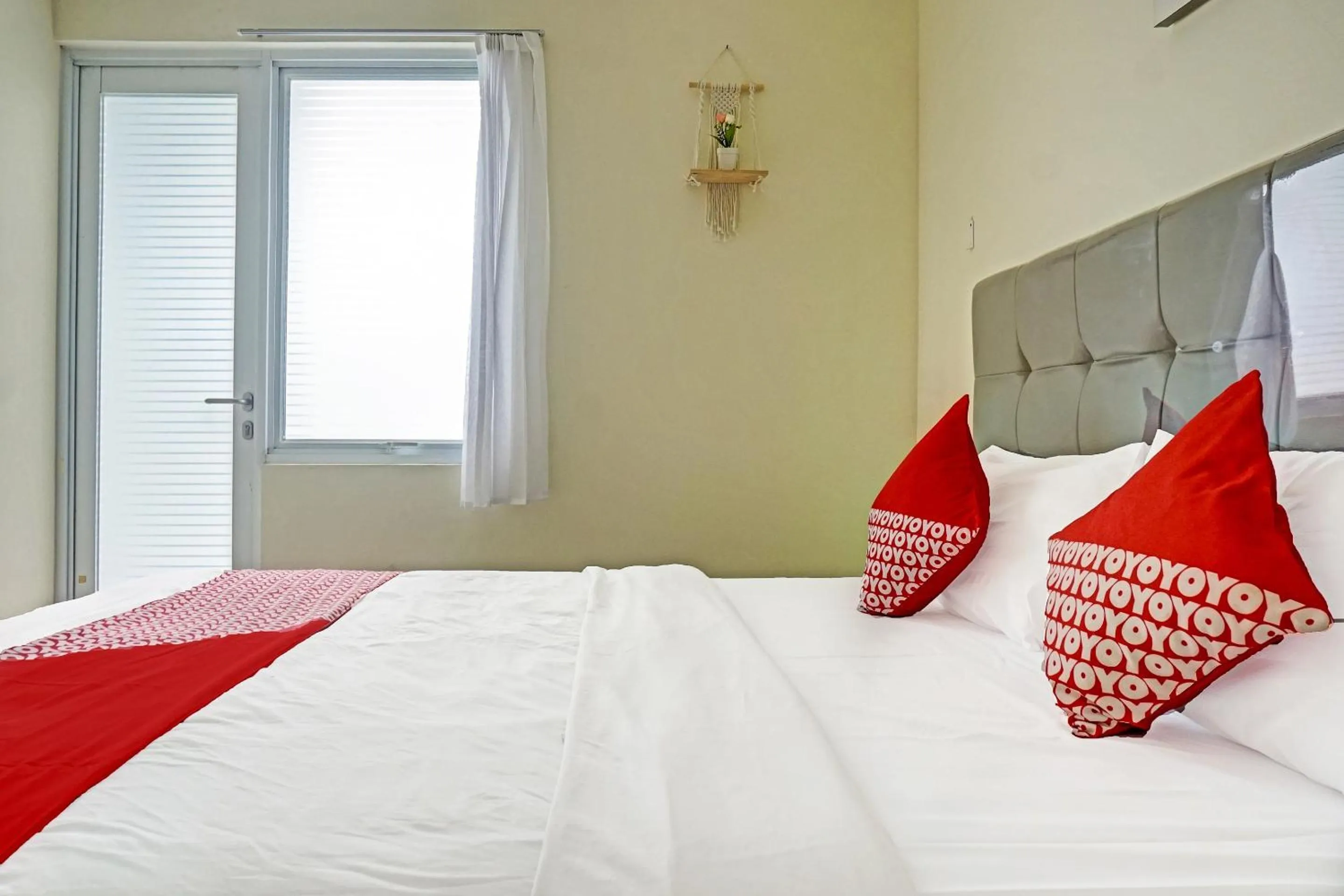 Bedroom, Bed in Hotel O Skyland Bogorienze Apartment