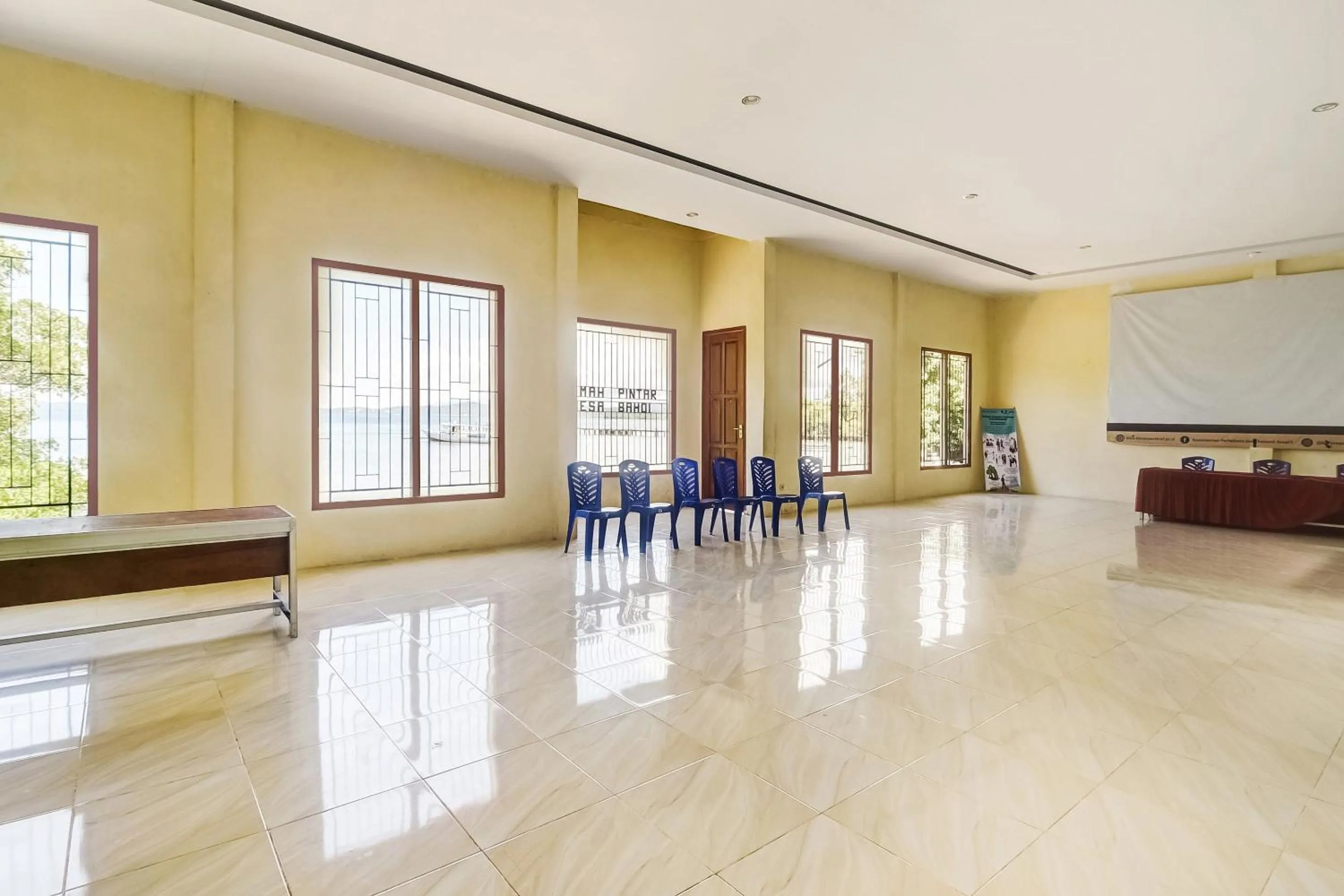 Lobby or reception in OYO Homes 91148 Homesstay Desa Wisata Bahoi Near Ekowisata Mangrove Desa Bahoi