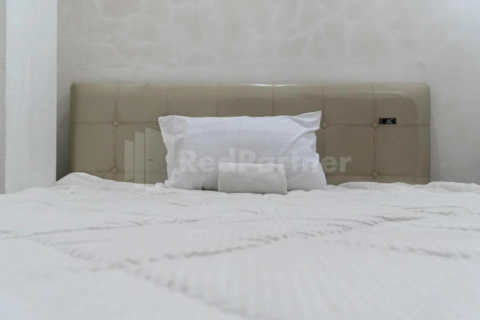 Bedroom, Bed in Asri Residence near Jalan Iskandar Muda Medan Mitra RedDoorz