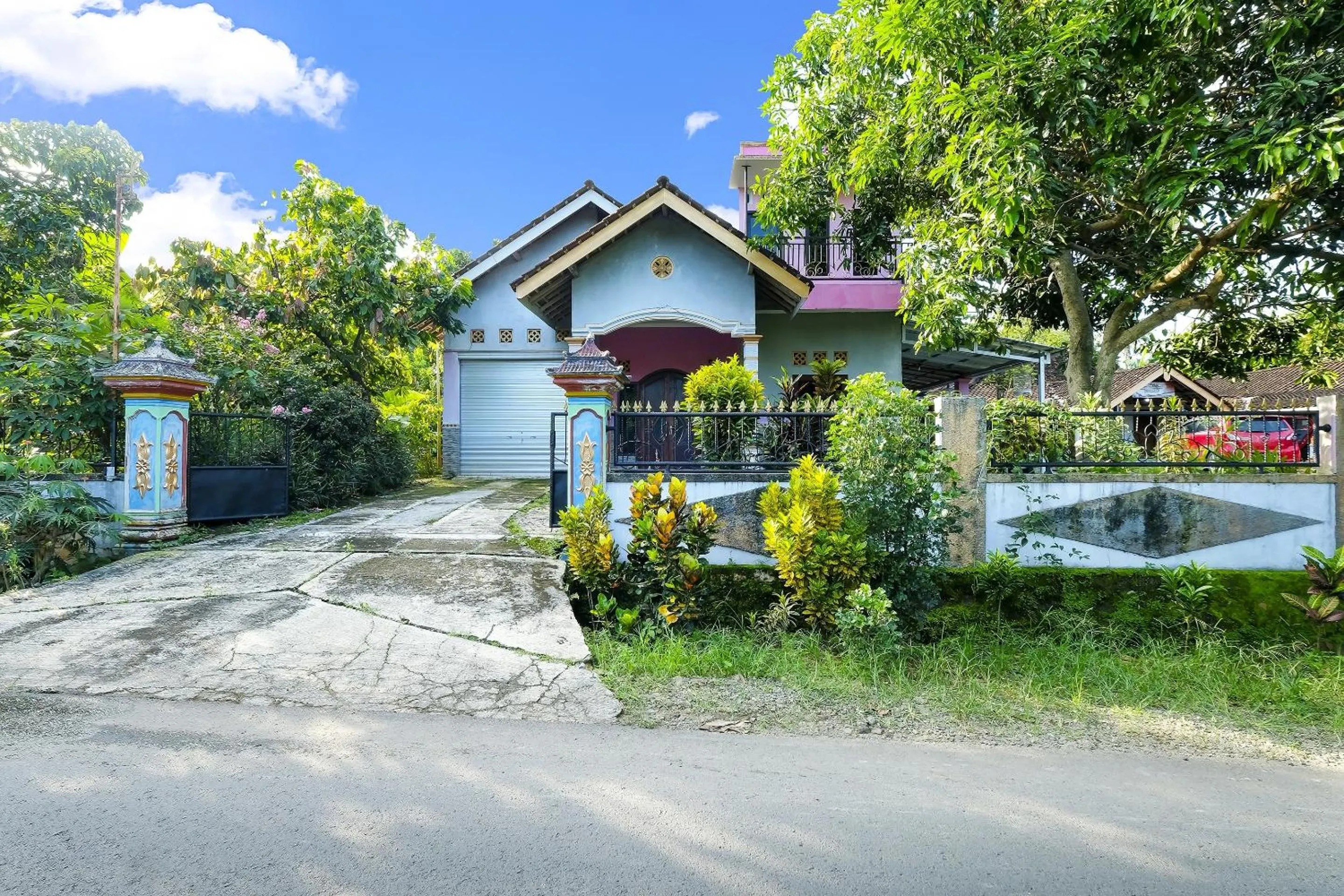 Facade/entrance in OYO Homes 91154 Desa Wisata Wayang Manyaran Wonogiri