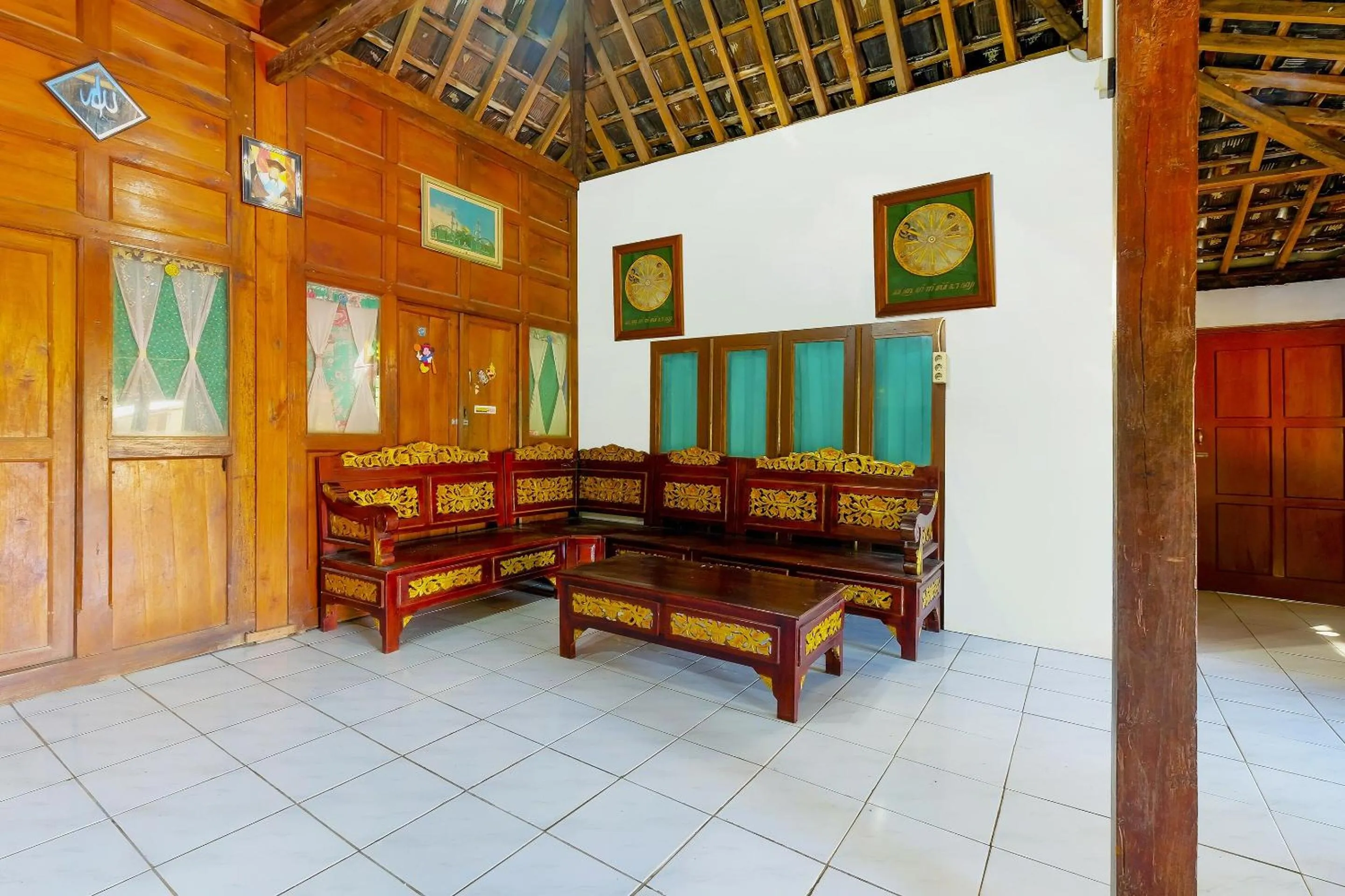 Lobby or reception in OYO Homes 91154 Desa Wisata Wayang Manyaran Wonogiri